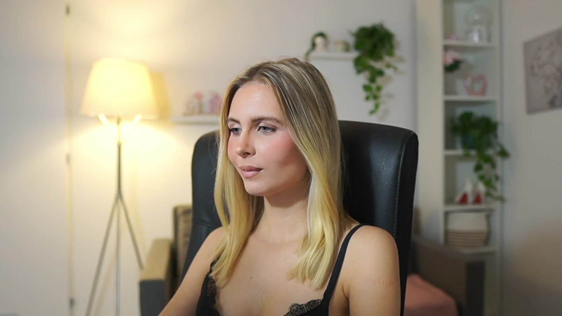 Gallery image thumbnail from Catecrago_'s myfreecams stream on, 11/07/2025, 11:32 image 11 of 20