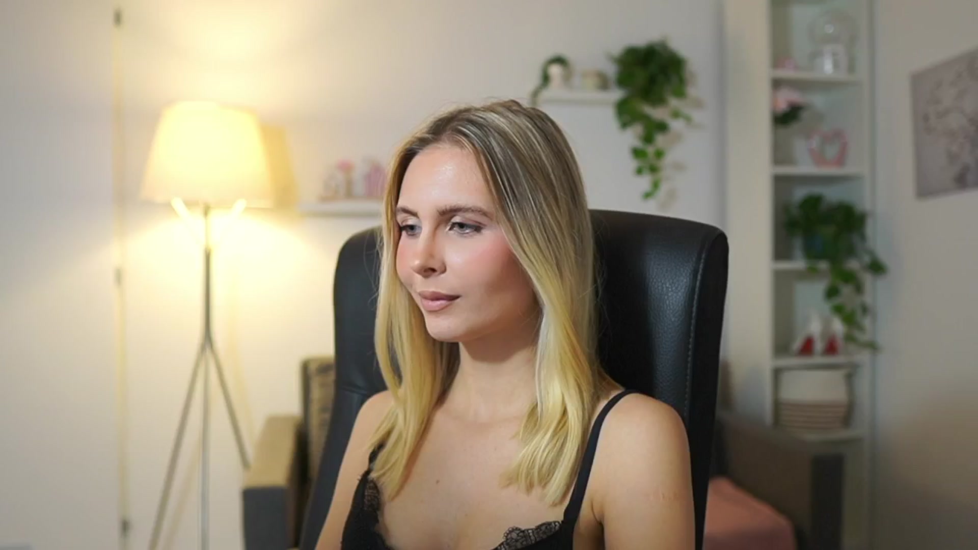 Gallery image thumbnail from Catecrago_'s myfreecams stream on, 11/07/2025, 11:32 image 12 of 20