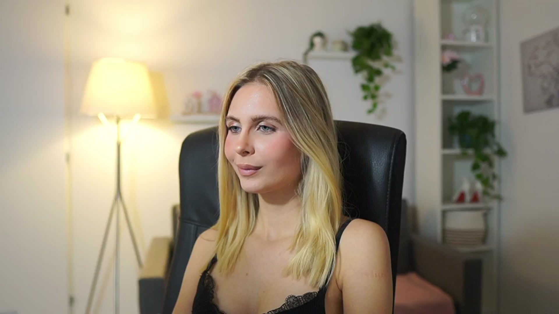 Gallery image thumbnail from Catecrago_'s myfreecams stream on, 11/07/2025, 11:32 image 16 of 20