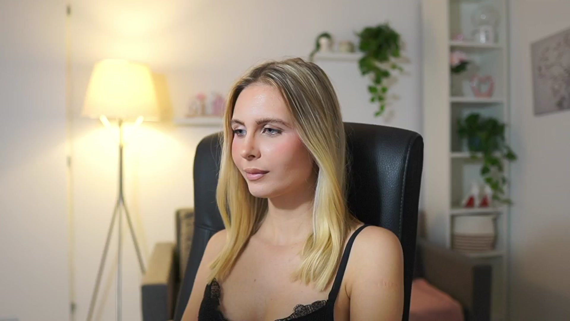 Gallery image thumbnail from Catecrago_'s myfreecams stream on, 11/07/2025, 11:32 image 9 of 20