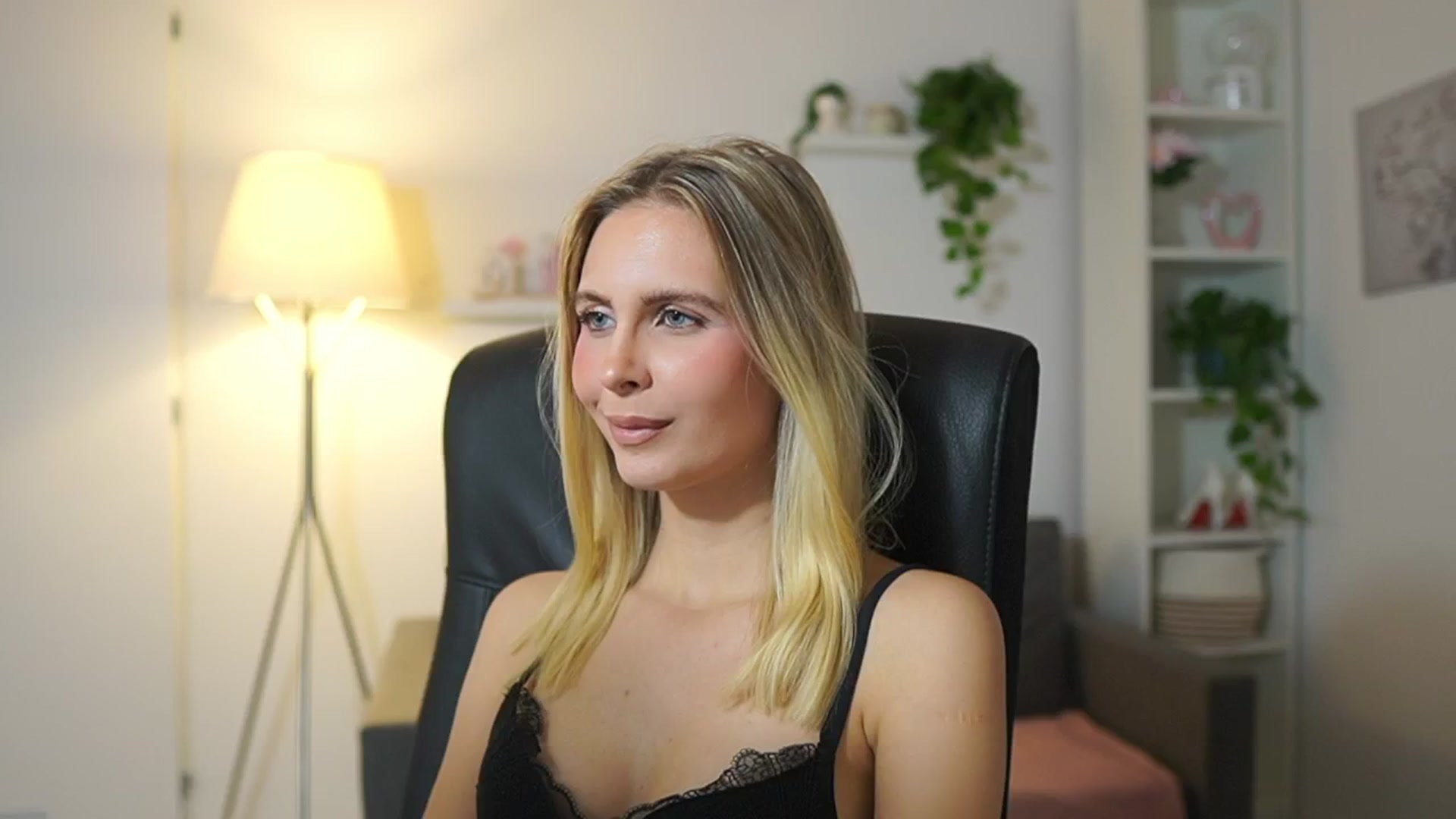 Gallery image thumbnail from Catecrago_'s myfreecams stream on, 11/07/2025, 11:32 image 3 of 20