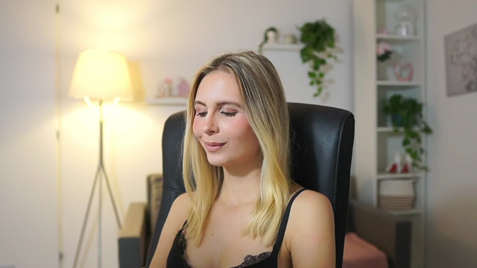Gallery image thumbnail from Catecrago_'s myfreecams stream on, 11/07/2025, 11:32 image 15 of 20