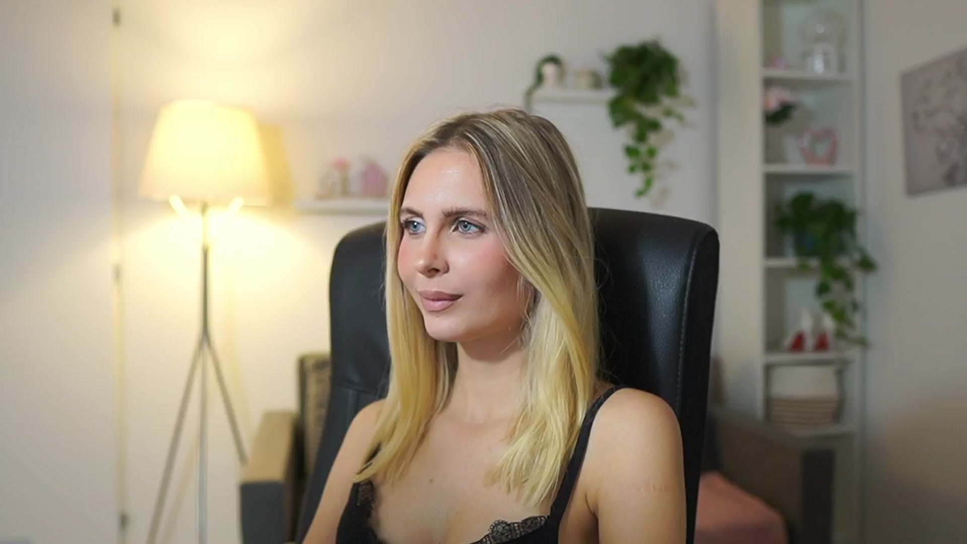 Gallery image thumbnail from Catecrago_'s myfreecams stream on, 11/07/2025, 11:32 image 19 of 20