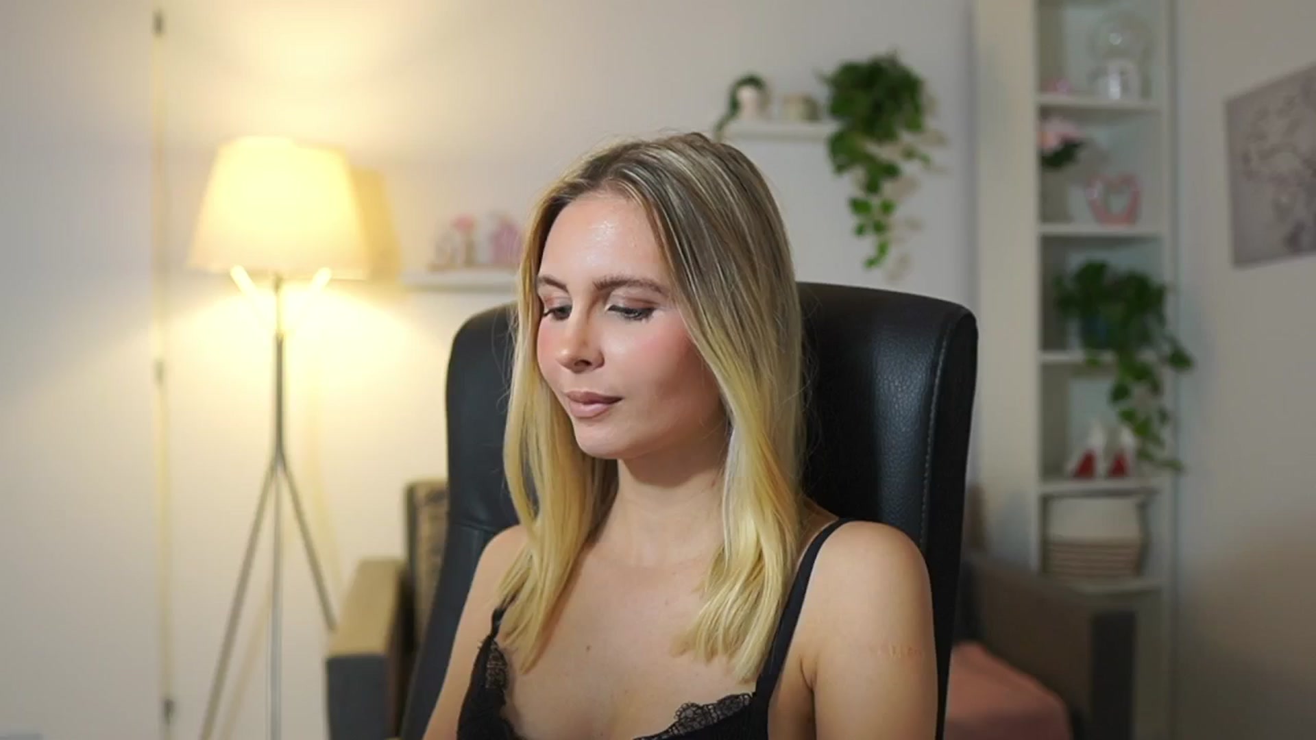 Gallery image thumbnail from Catecrago_'s myfreecams stream on, 11/07/2025, 11:32 image 13 of 20
