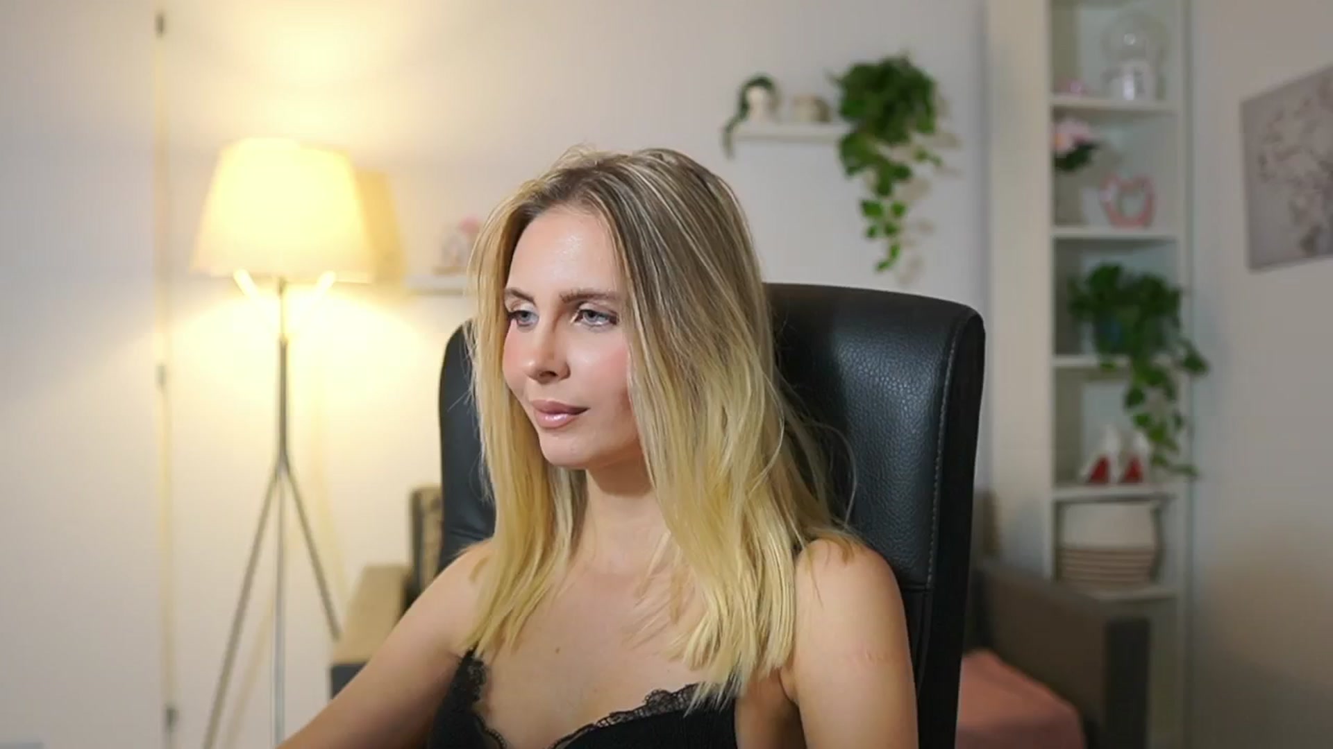 Gallery image thumbnail from Catecrago_'s myfreecams stream on, 11/07/2025, 13:41 image 7 of 20