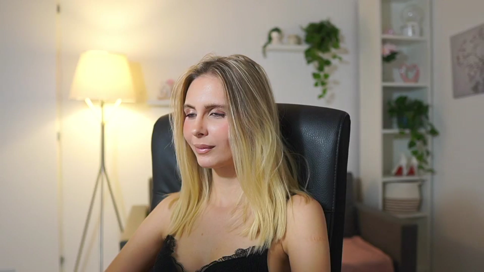 Gallery image thumbnail from Catecrago_'s myfreecams stream on, 11/07/2025, 13:41 image 8 of 20