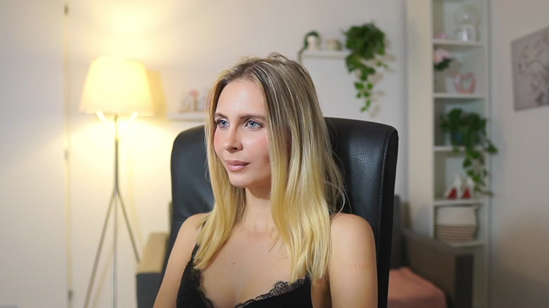 Gallery image thumbnail from Catecrago_'s myfreecams stream on, 11/07/2025, 13:41 image 17 of 20