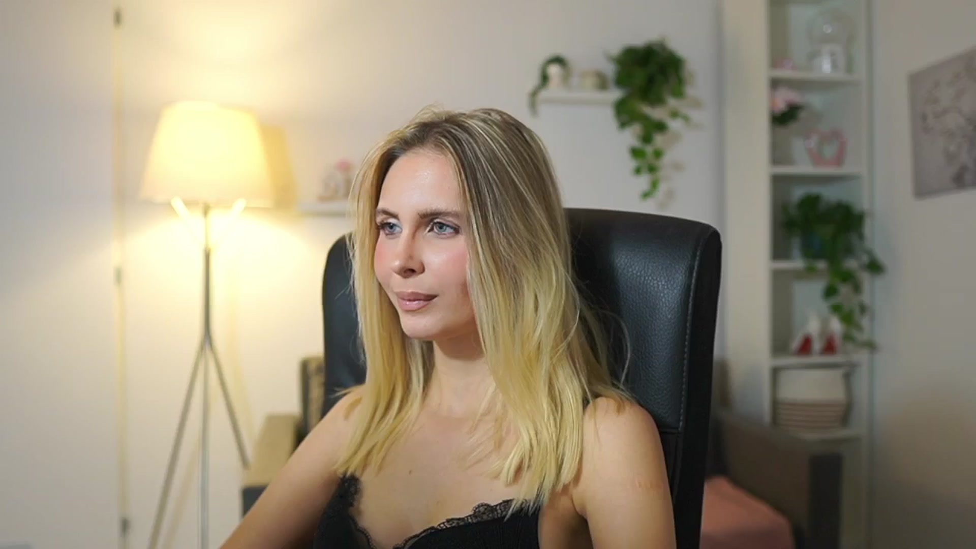 Gallery image thumbnail from Catecrago_'s myfreecams stream on, 11/07/2025, 13:41 image 6 of 20