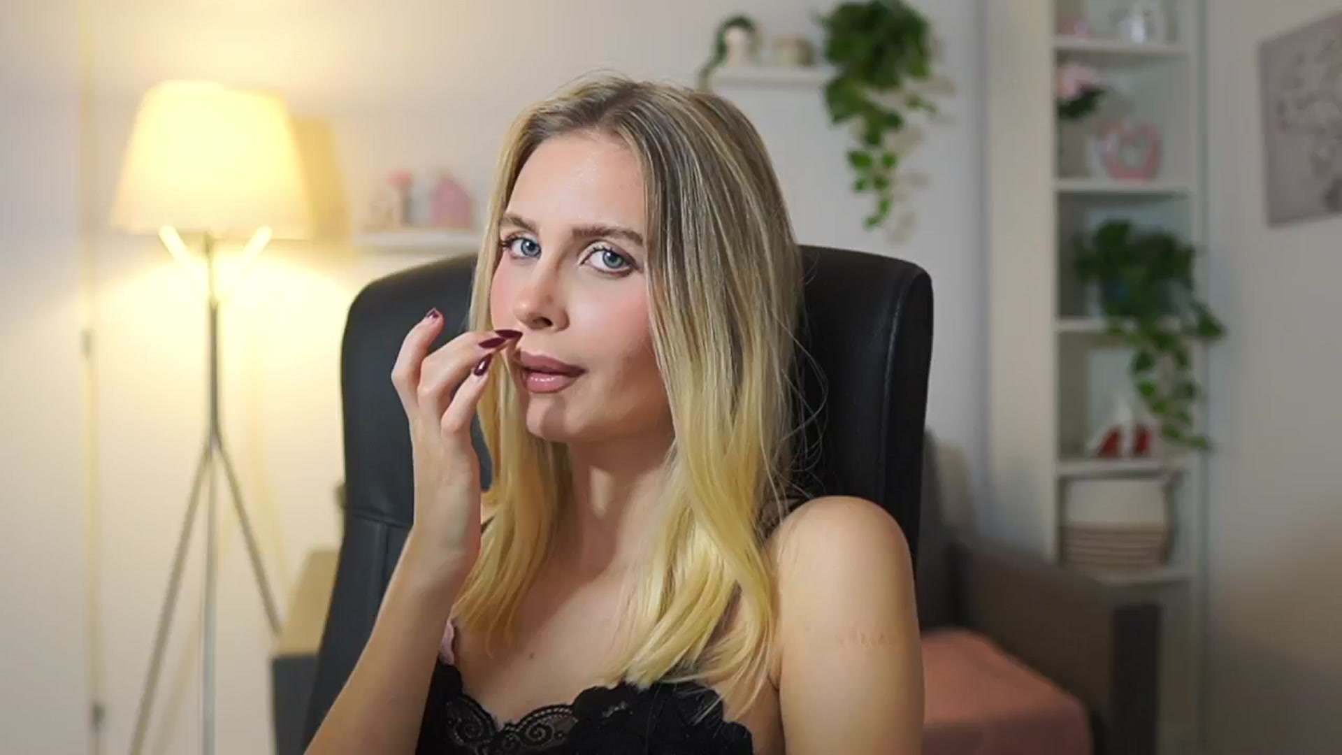 Gallery image thumbnail from Catecrago_'s myfreecams stream on, 11/12/2025, 10:39 image 5 of 20