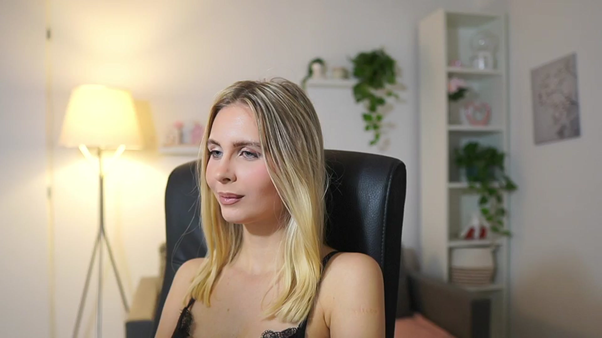 Gallery image thumbnail from Catecrago_'s myfreecams stream on, 11/13/2025, 11:25 image 16 of 20