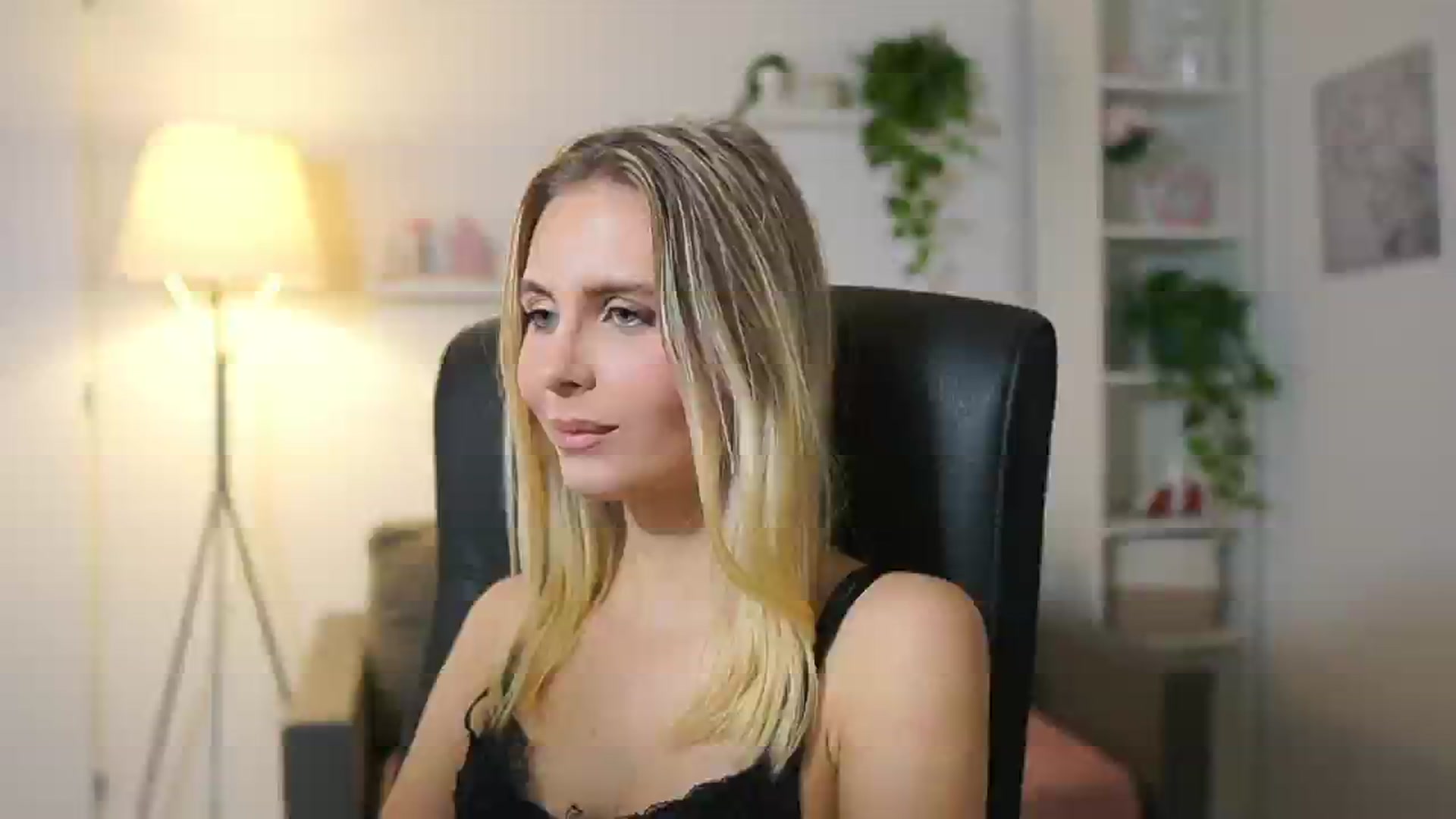 Gallery image thumbnail from Catecrago_'s myfreecams stream on, 11/13/2025, 12:23 image 2 of 20