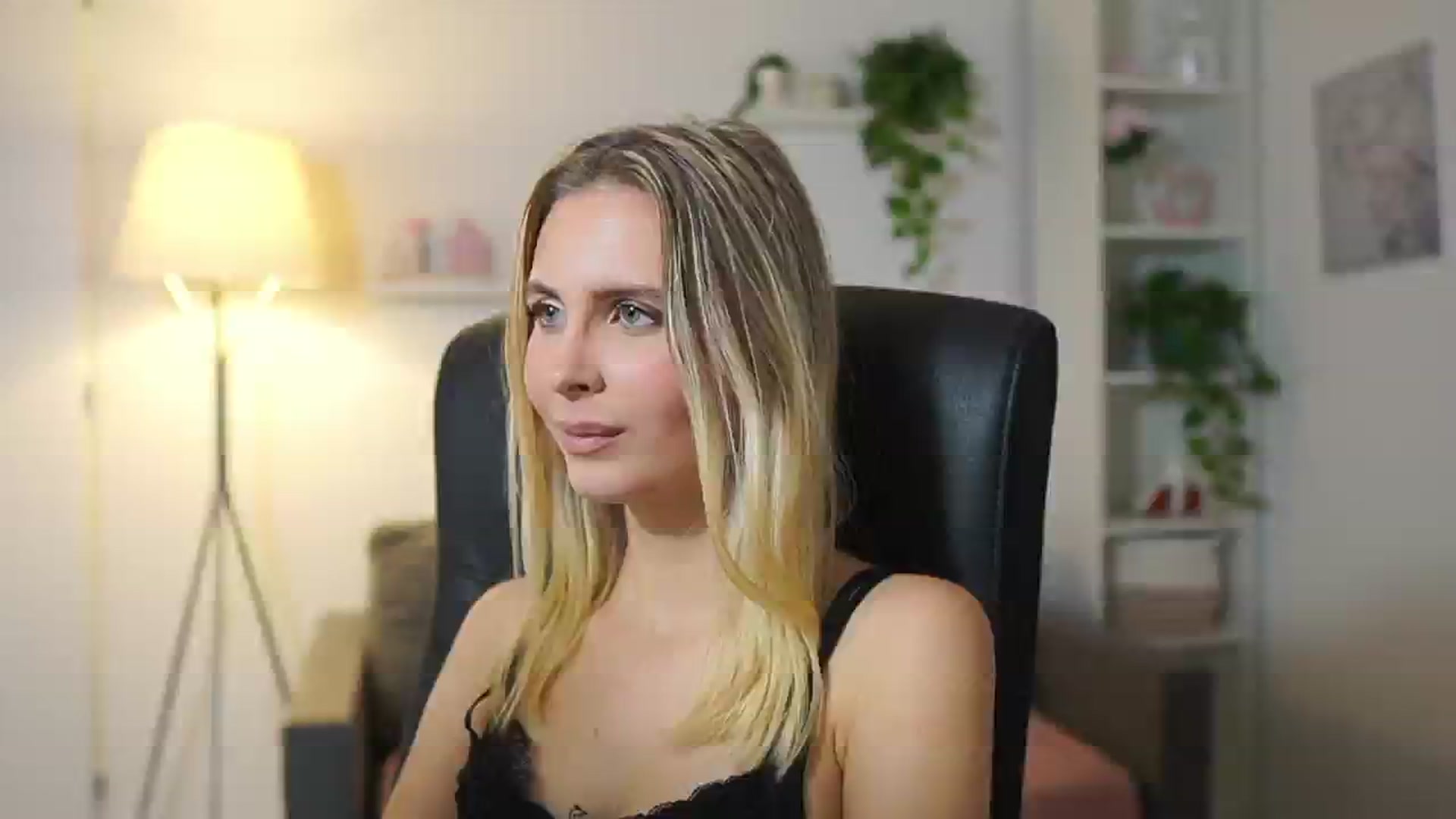 Gallery image thumbnail from Catecrago_'s myfreecams stream on, 11/13/2025, 12:23 image 4 of 20