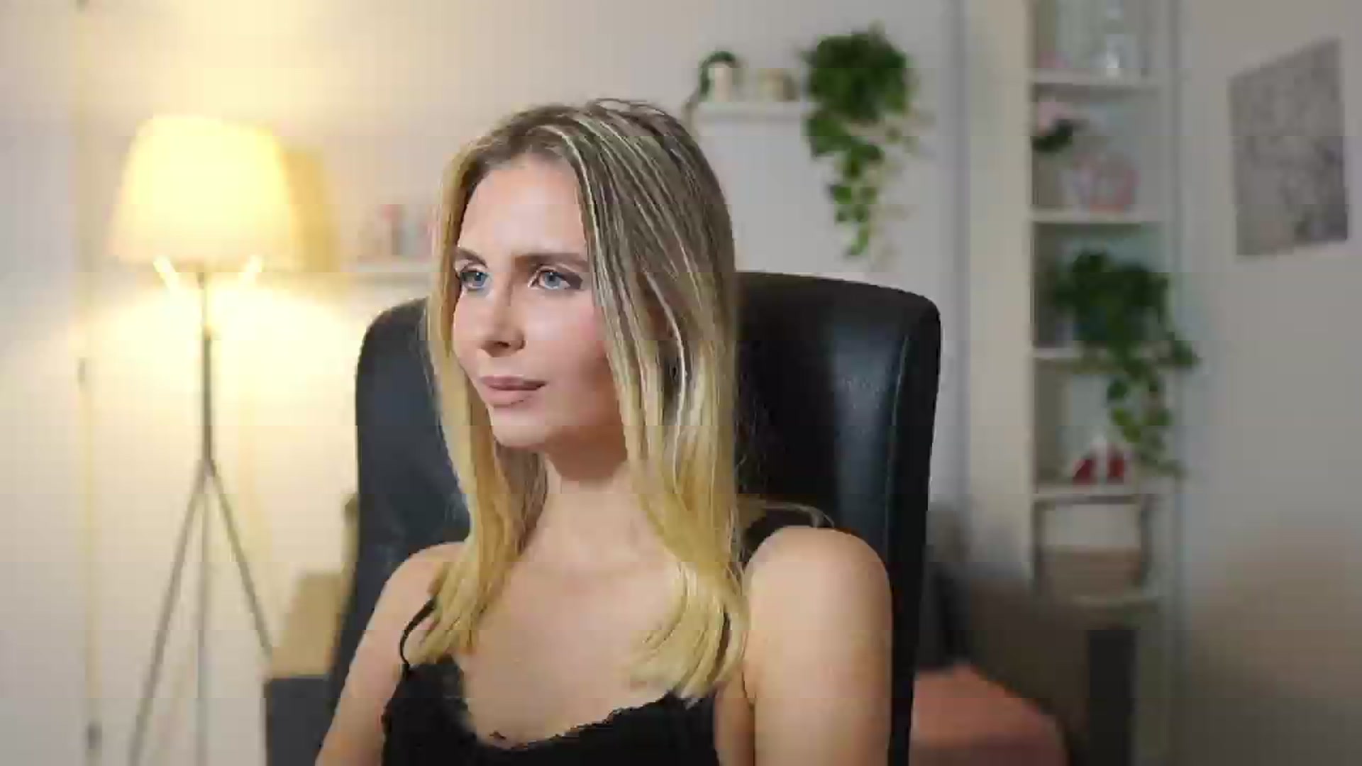 Gallery image thumbnail from Catecrago_'s myfreecams stream on, 11/13/2025, 12:23 image 16 of 20