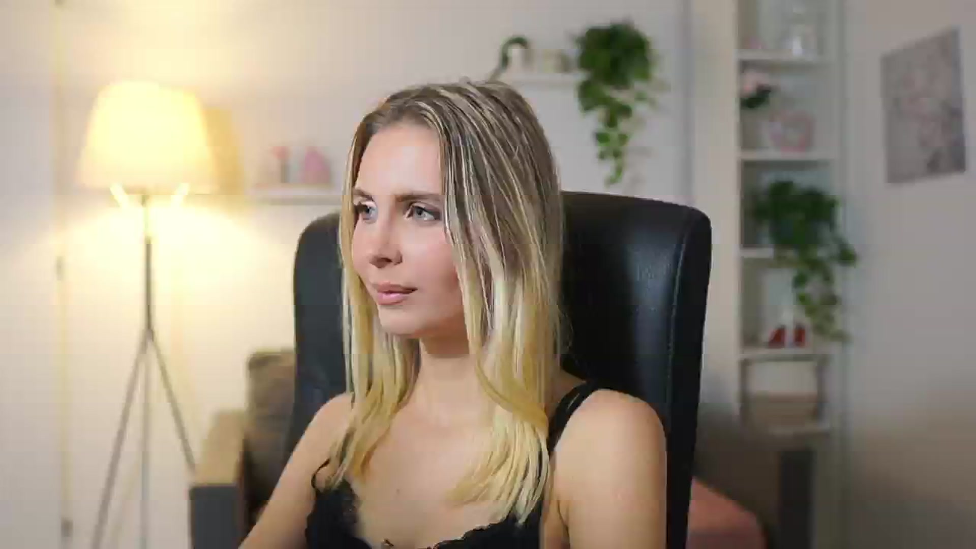 Gallery image thumbnail from Catecrago_'s myfreecams stream on, 11/13/2025, 12:23 image 5 of 20