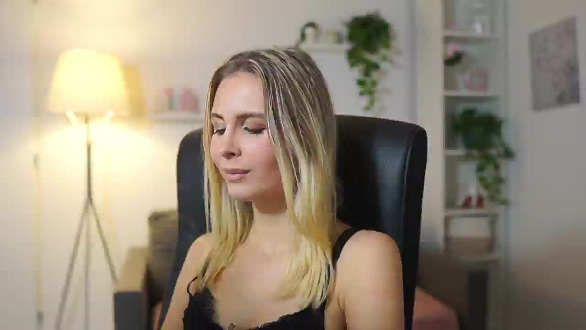 Gallery image thumbnail from Catecrago_'s myfreecams stream on, 11/13/2025, 12:23 image 1 of 20