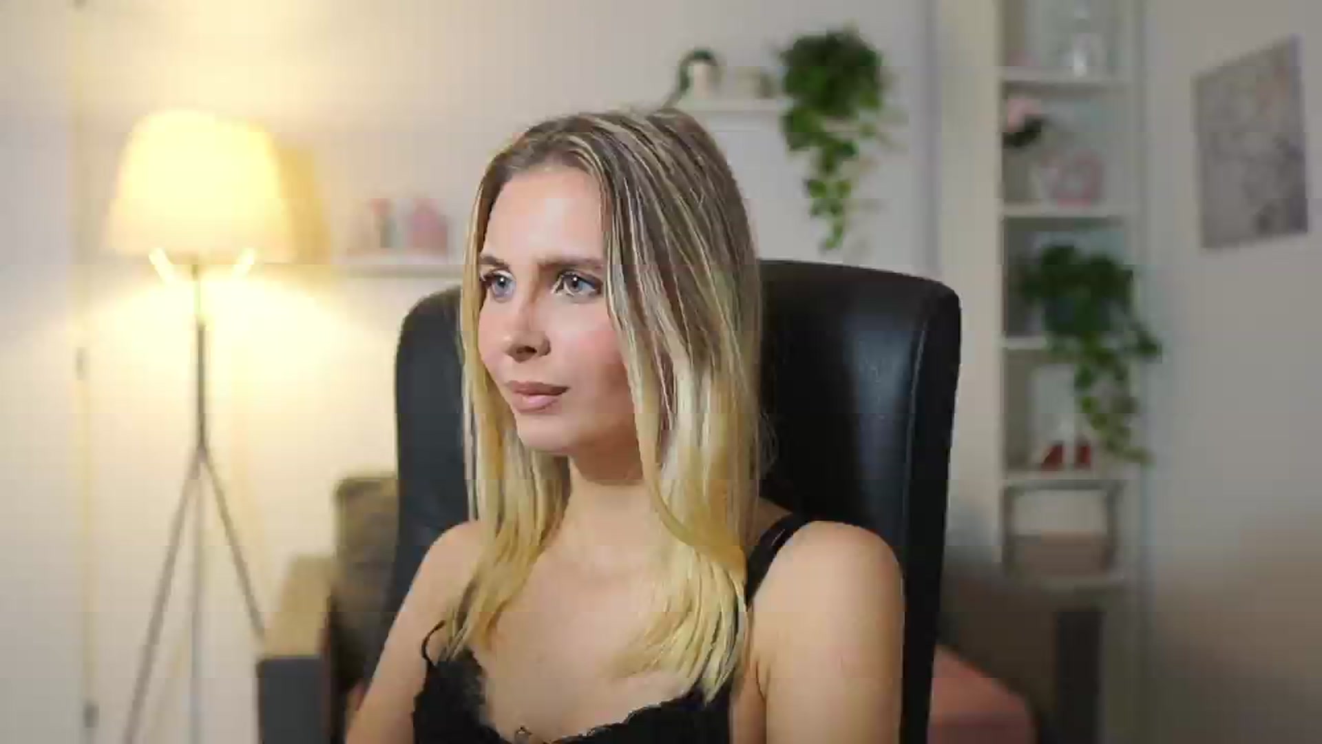 Gallery image thumbnail from Catecrago_'s myfreecams stream on, 11/13/2025, 12:23 image 3 of 20