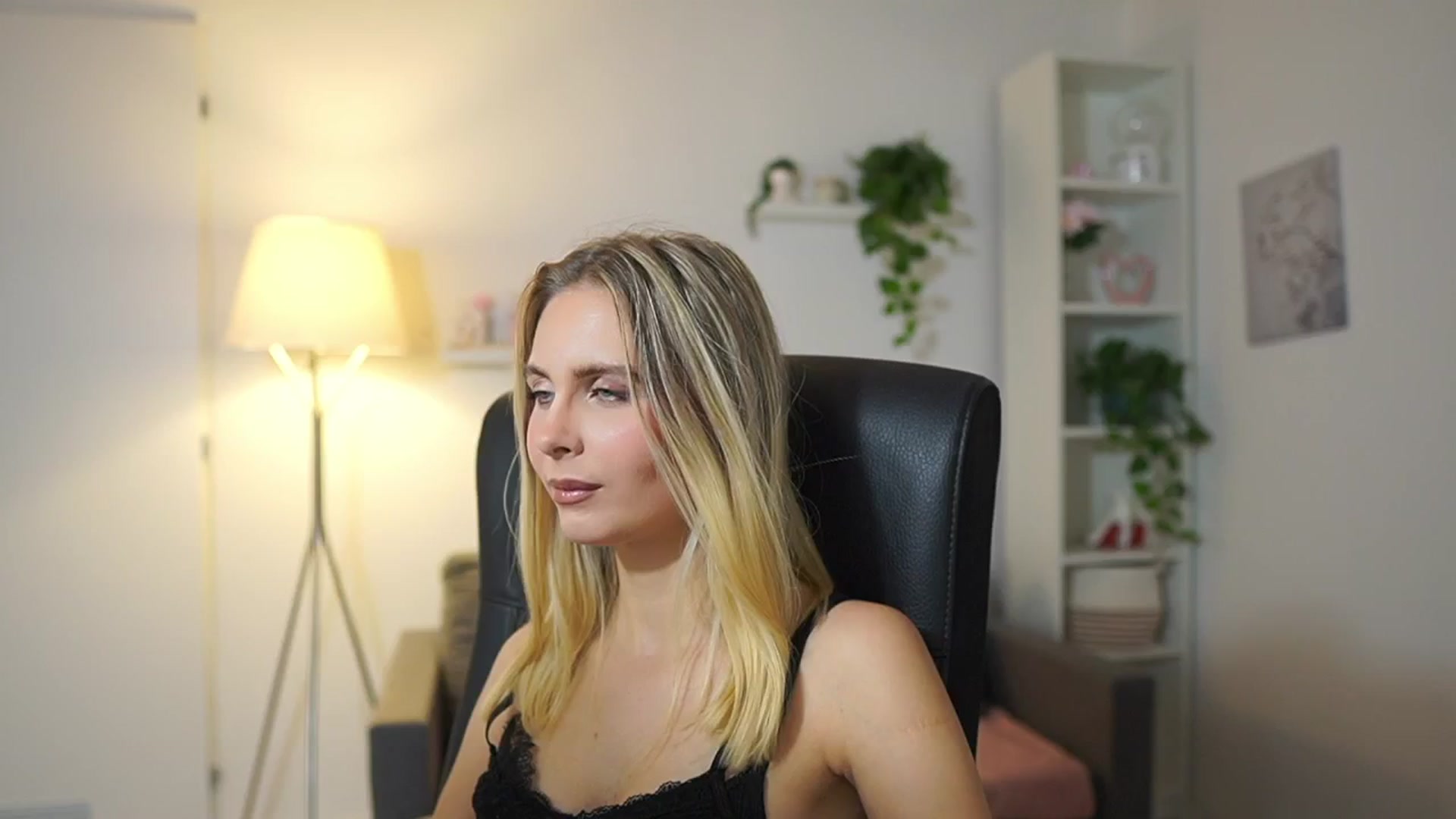 Gallery image thumbnail from Catecrago_'s myfreecams stream on, 11/13/2025, 13:51 image 2 of 20