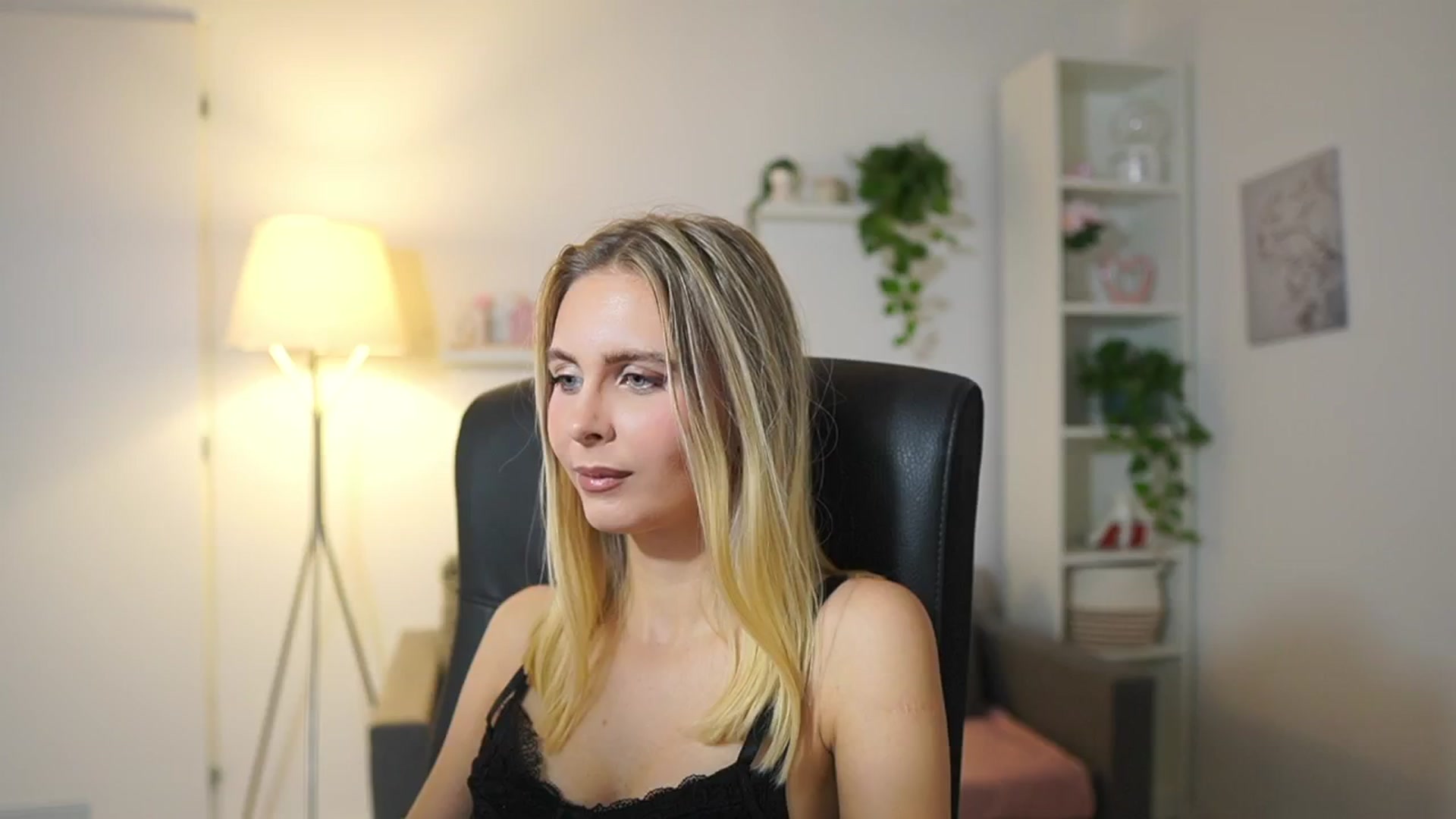 Gallery image thumbnail from Catecrago_'s myfreecams stream on, 11/13/2025, 13:51 image 18 of 20