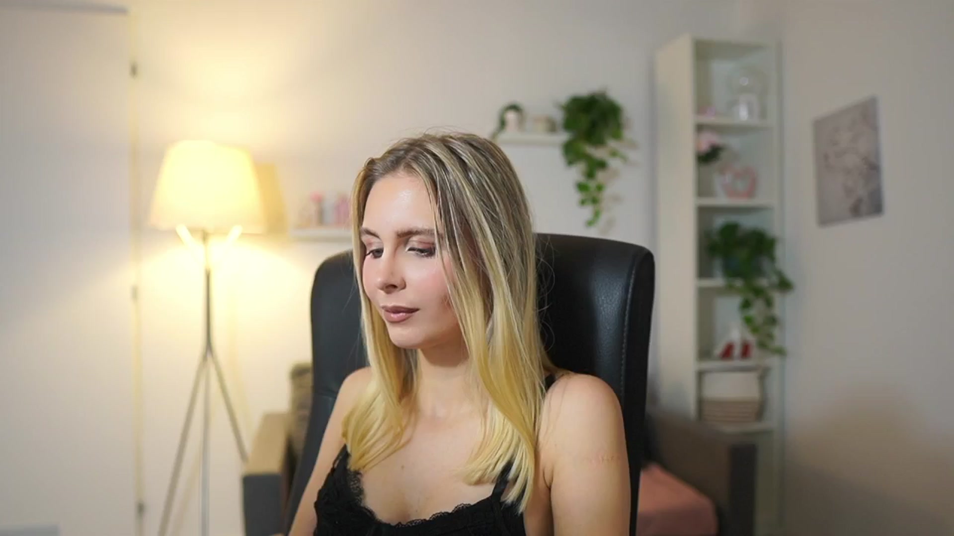 Gallery image thumbnail from Catecrago_'s myfreecams stream on, 11/13/2025, 13:51 image 11 of 20