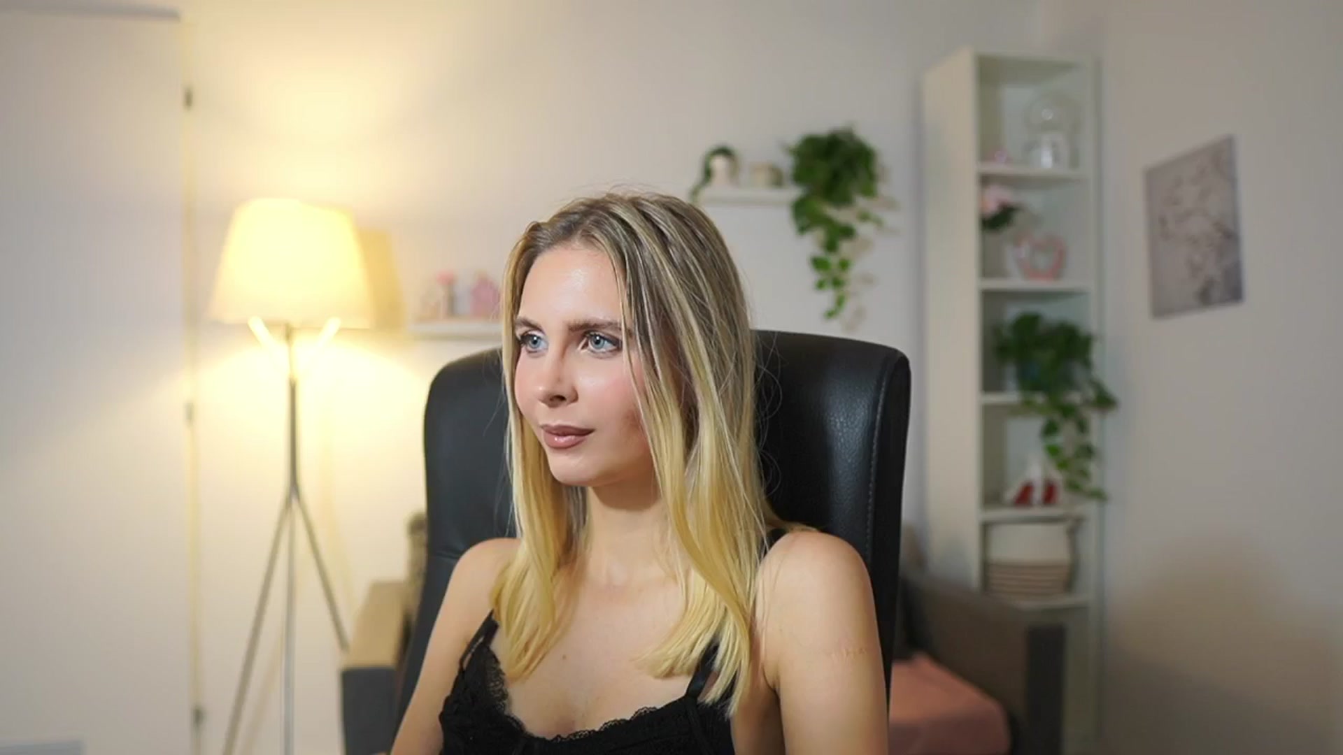Gallery image thumbnail from Catecrago_'s myfreecams stream on, 11/13/2025, 13:51 image 13 of 20