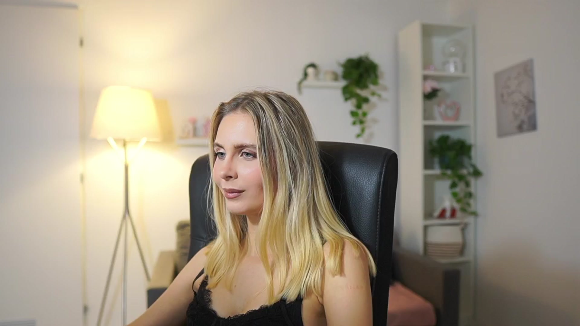 Gallery image thumbnail from Catecrago_'s myfreecams stream on, 11/13/2025, 13:51 image 1 of 20