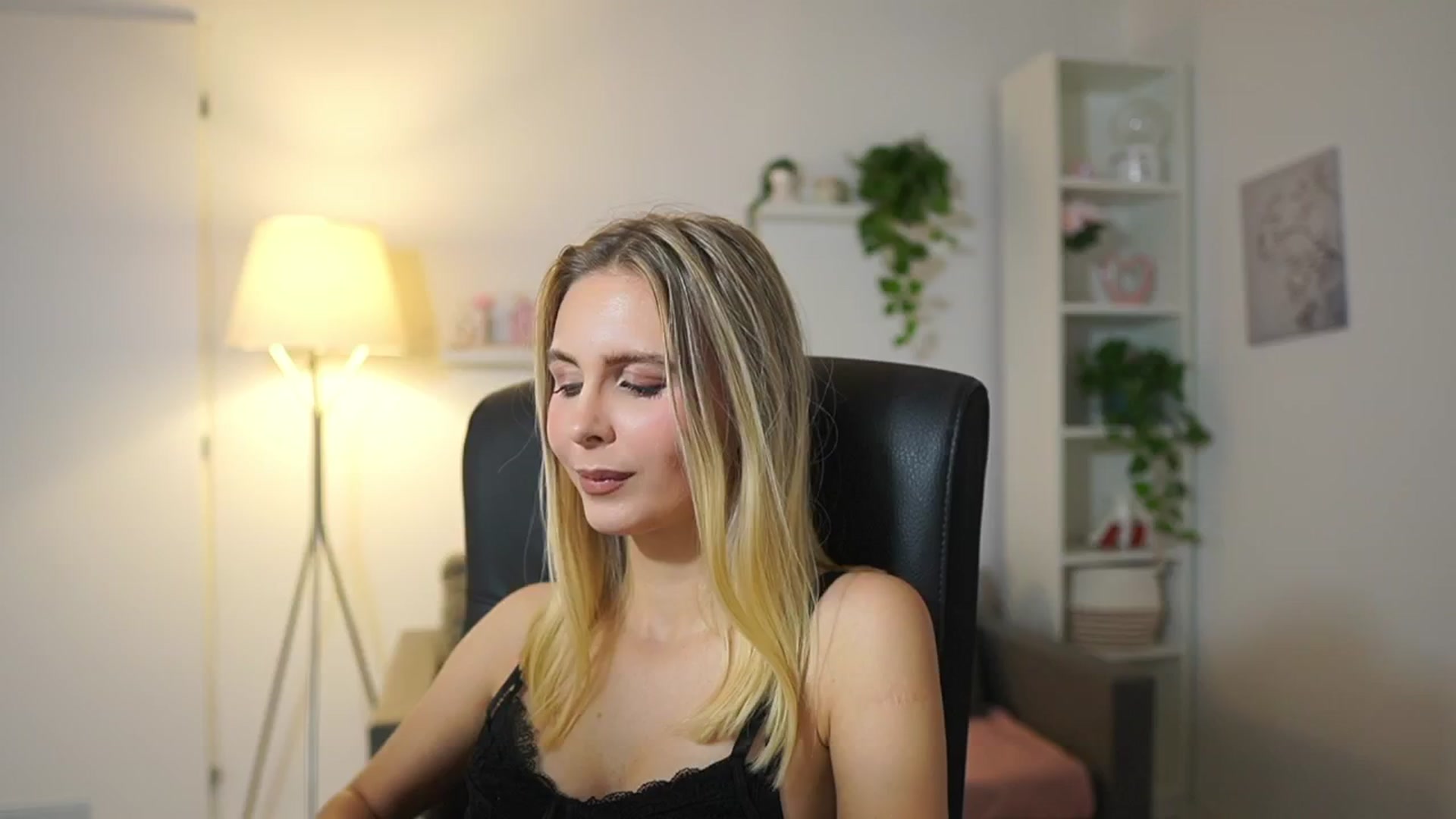 Gallery image thumbnail from Catecrago_'s myfreecams stream on, 11/13/2025, 13:51 image 20 of 20