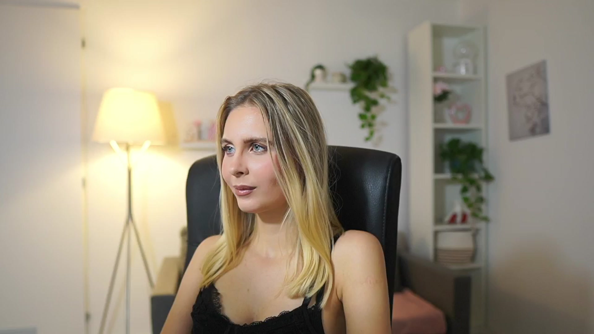 Gallery image thumbnail from Catecrago_'s myfreecams stream on, 11/13/2025, 13:51 image 9 of 20