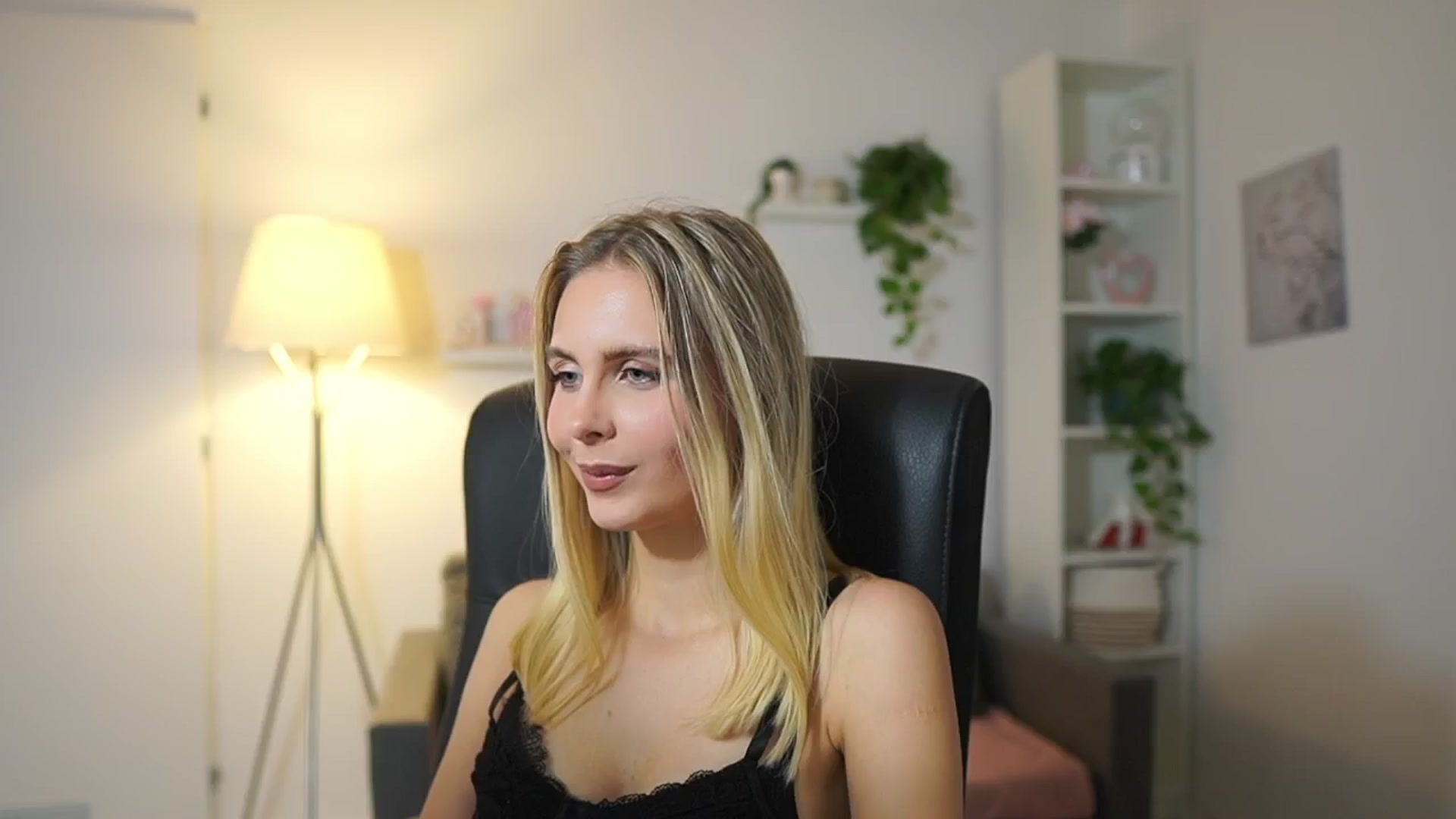 Gallery image thumbnail from Catecrago_'s myfreecams stream on, 11/13/2025, 13:51 image 12 of 20