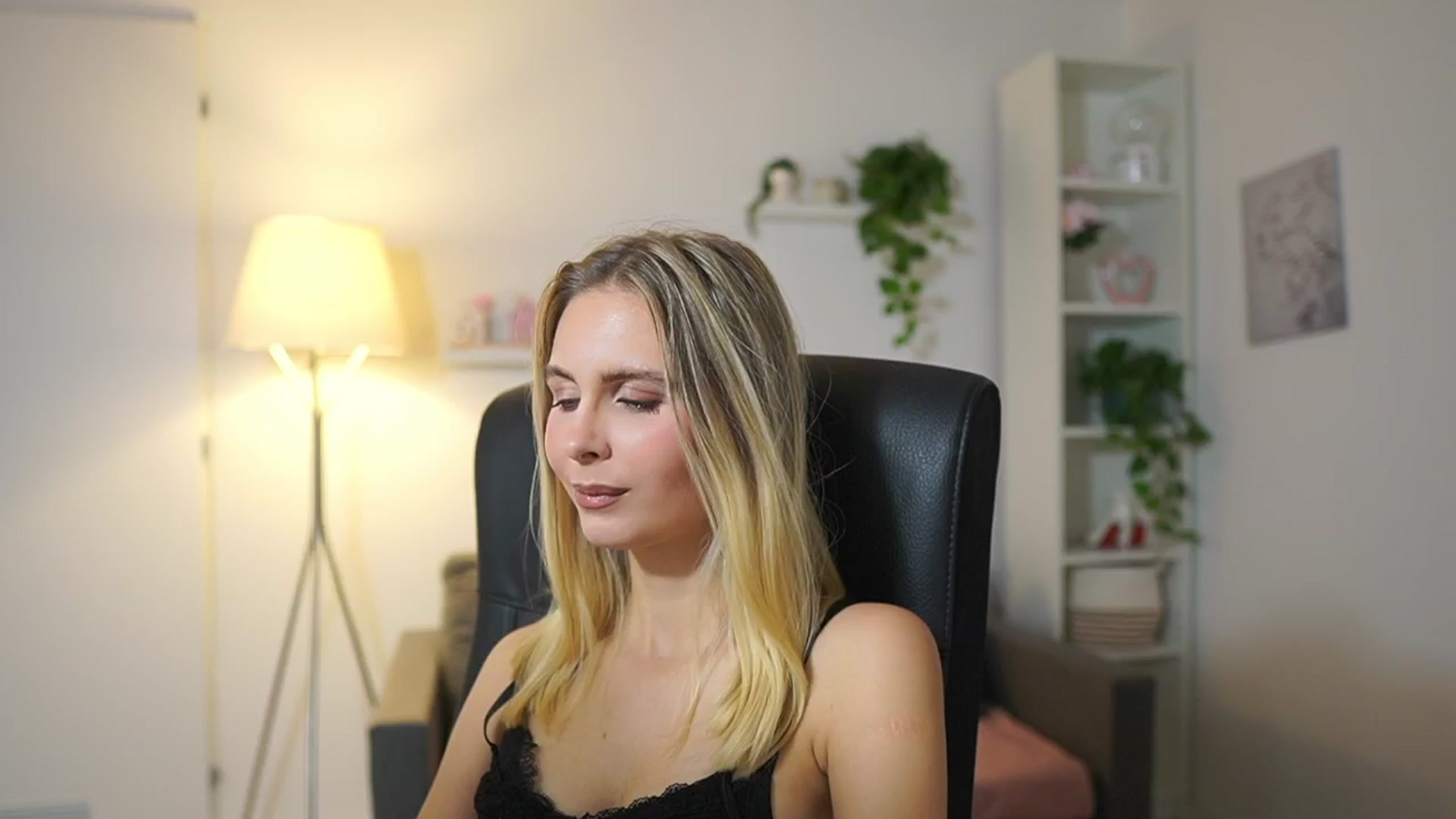 Gallery image thumbnail from Catecrago_'s myfreecams stream on, 11/13/2025, 13:51 image 4 of 20