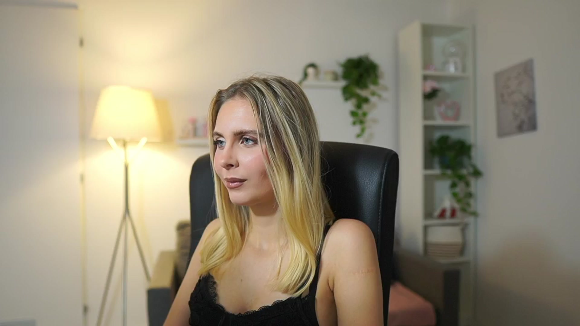 Gallery image thumbnail from Catecrago_'s myfreecams stream on, 11/13/2025, 13:51 image 8 of 20