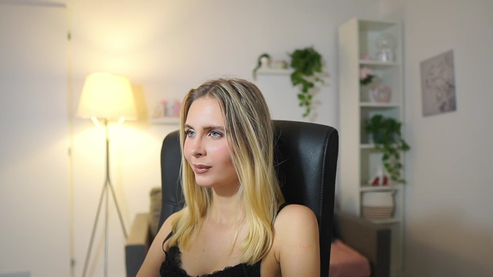 Gallery image thumbnail from Catecrago_'s myfreecams stream on, 11/13/2025, 13:51 image 6 of 20