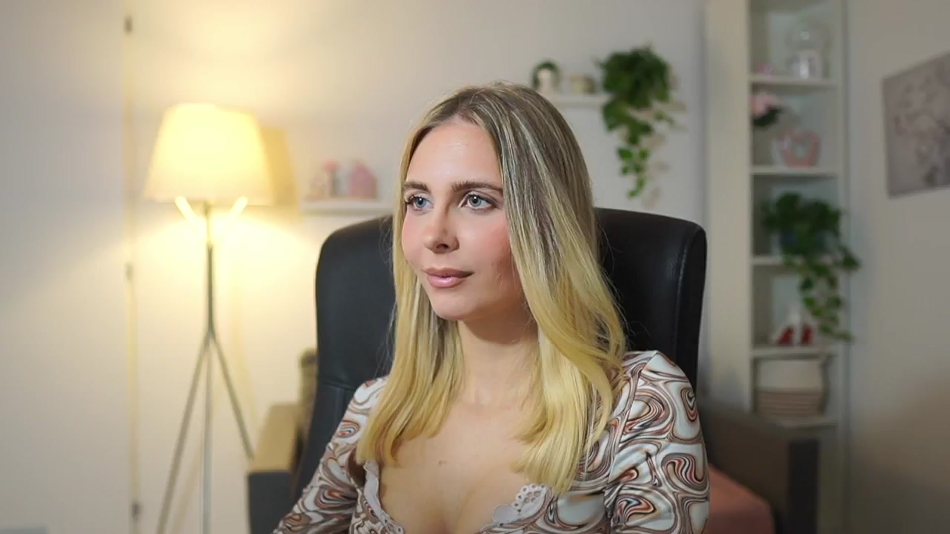 Gallery image thumbnail from Catecrago_'s myfreecams stream on, 11/17/2025, 16:47 image 1 of 20