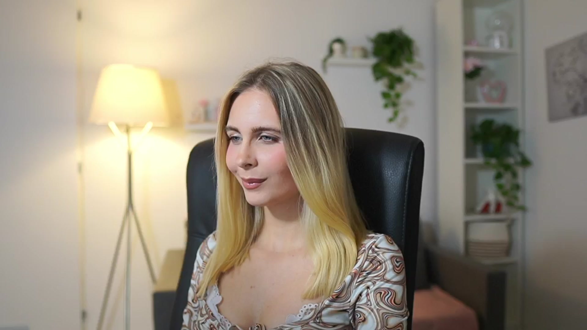 Gallery image thumbnail from Catecrago_'s myfreecams stream on, 11/17/2025, 18:55 image 4 of 20