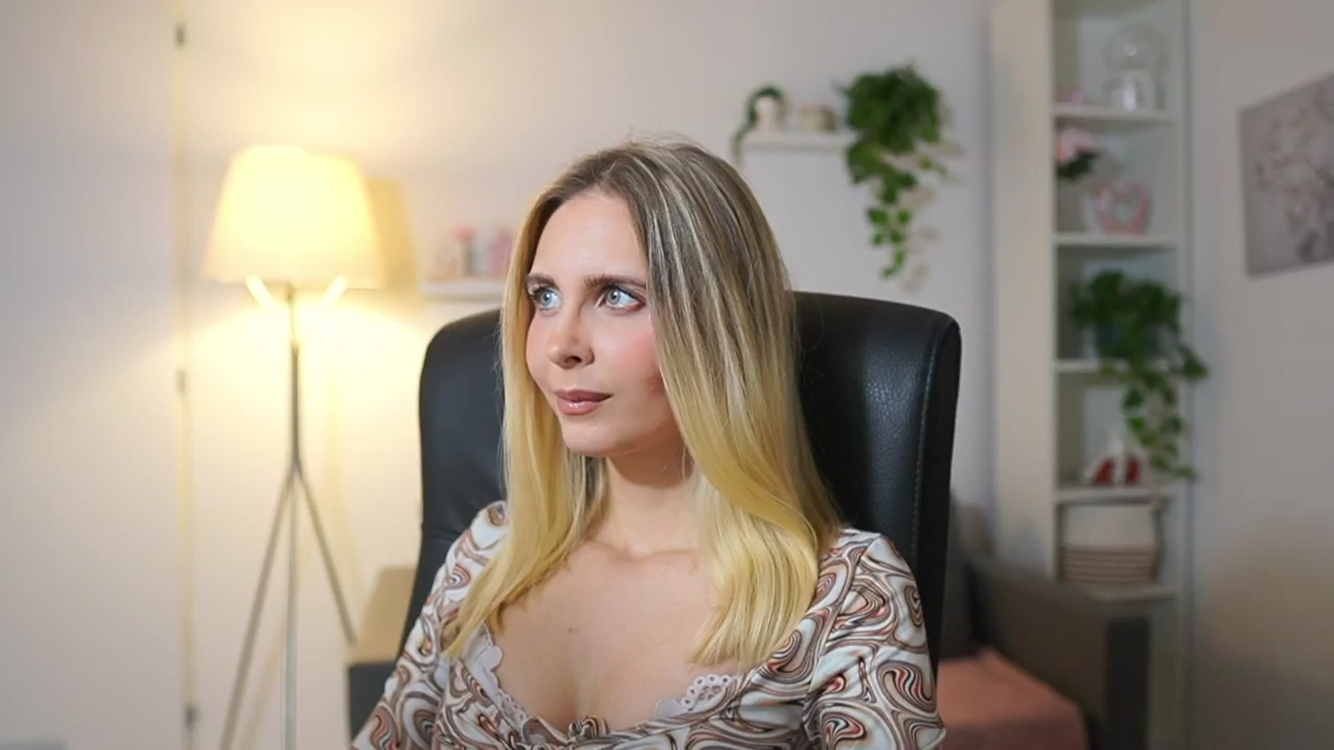 Gallery image thumbnail from Catecrago_'s myfreecams stream on, 11/17/2025, 18:55 image 5 of 20
