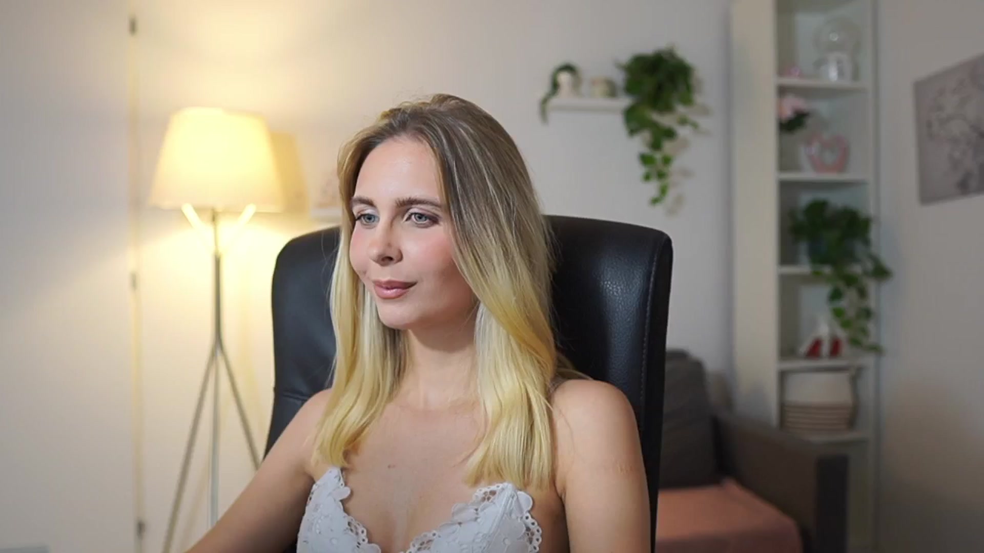 Gallery image thumbnail from Catecrago_'s myfreecams stream on, 11/17/2025, 18:55 image 12 of 20