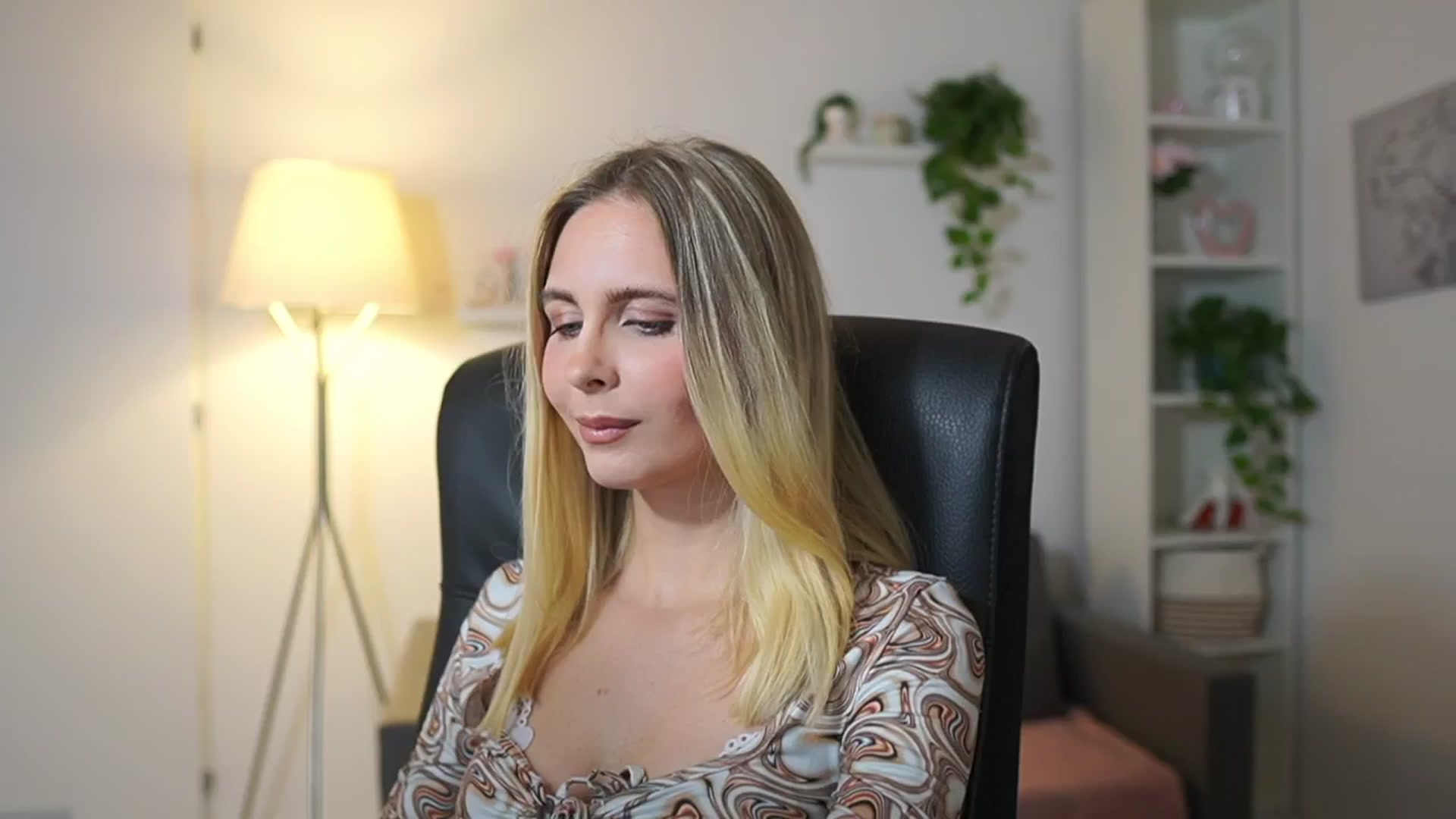Gallery image thumbnail from Catecrago_'s myfreecams stream on, 11/17/2025, 18:55 image 8 of 20