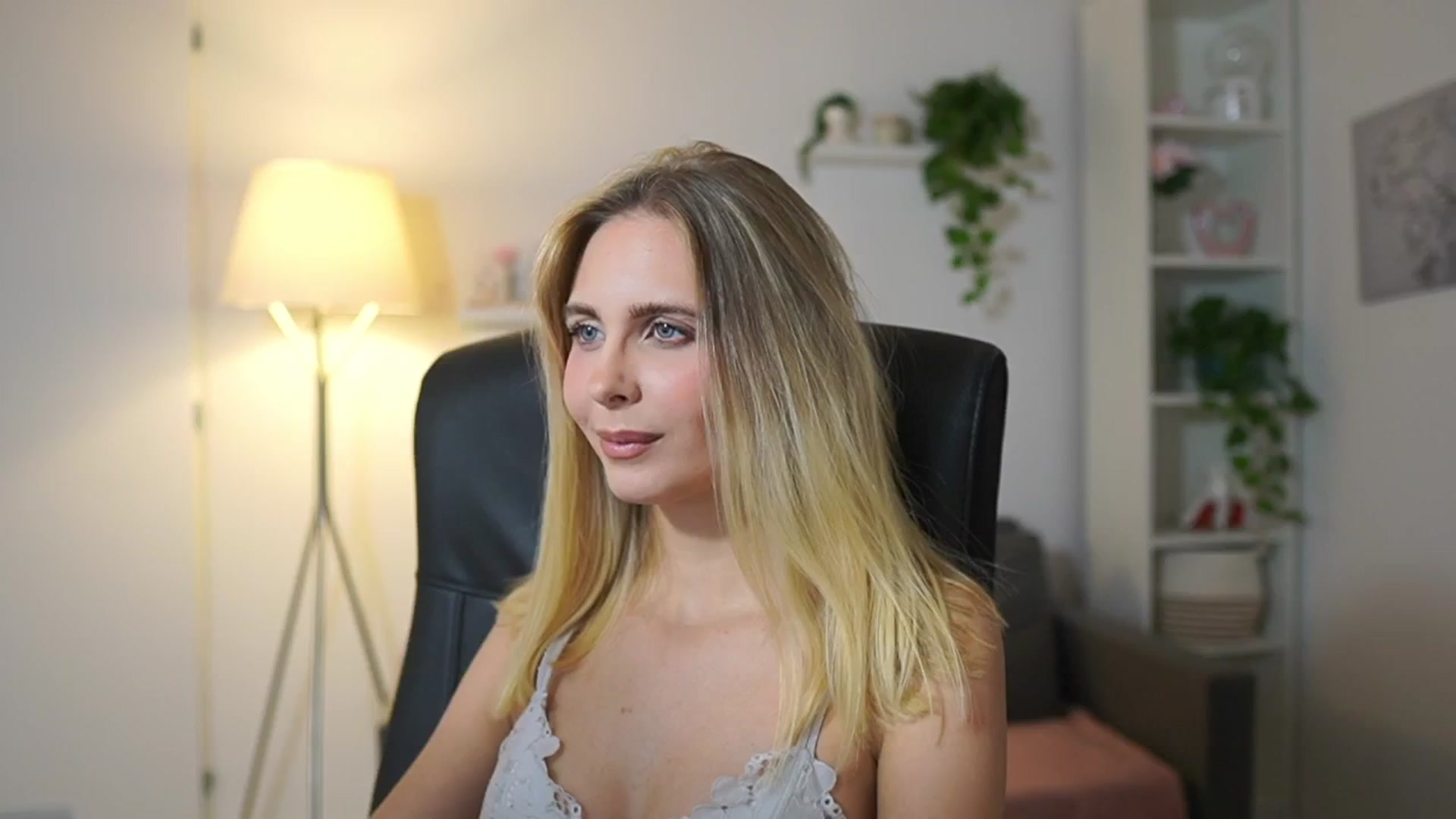 Gallery image thumbnail from Catecrago_'s myfreecams stream on, 11/17/2025, 18:55 image 13 of 20