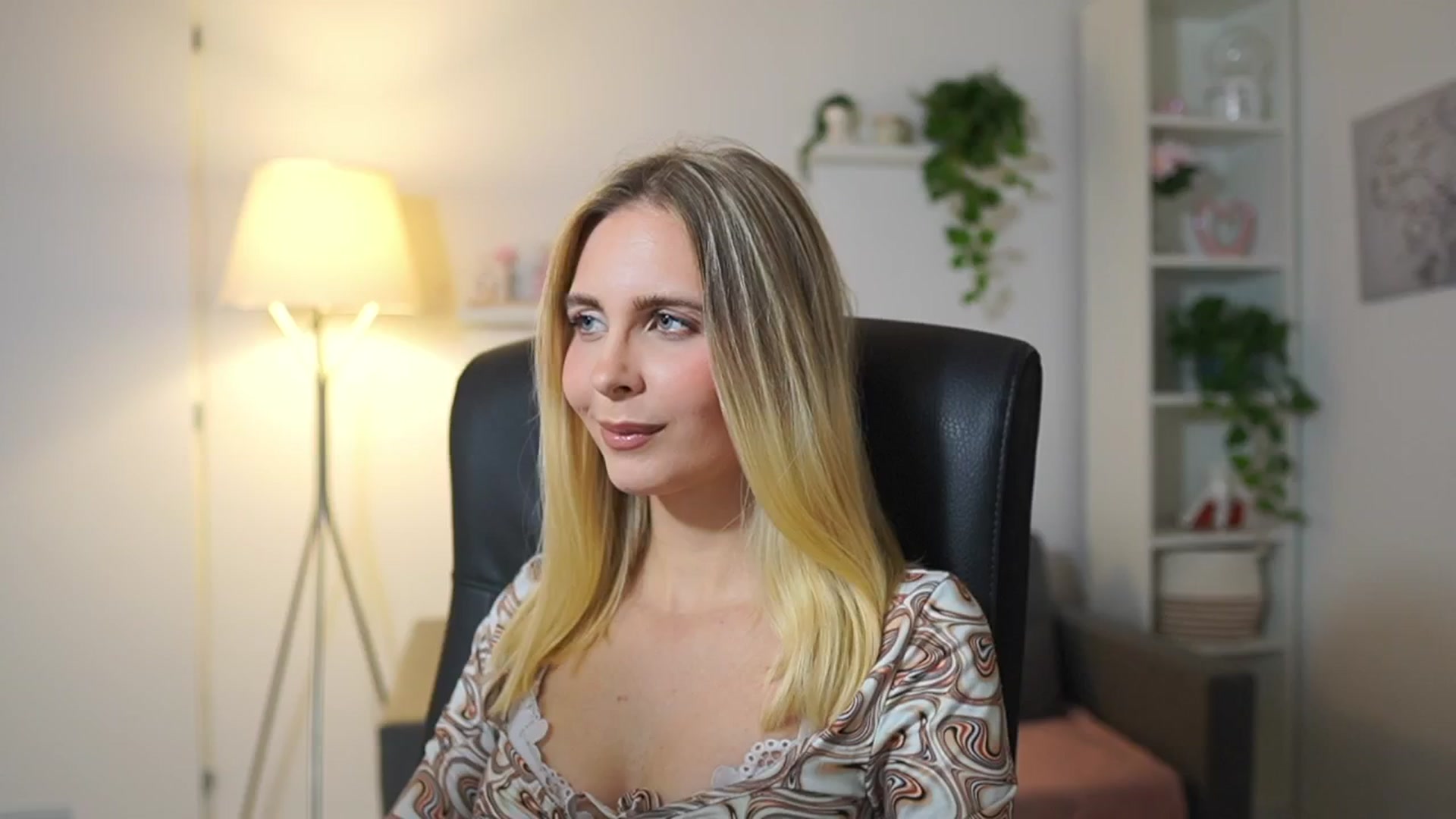 Gallery image thumbnail from Catecrago_'s myfreecams stream on, 11/17/2025, 18:55 image 2 of 20