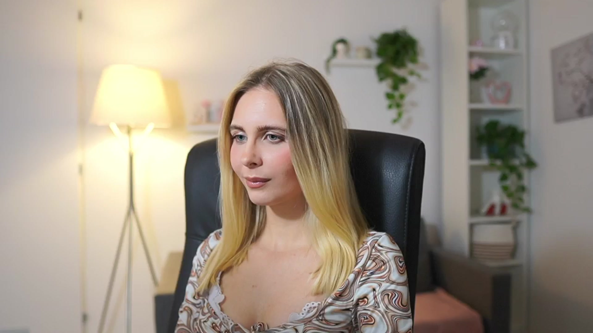 Gallery image thumbnail from Catecrago_'s myfreecams stream on, 11/17/2025, 18:55 image 3 of 20