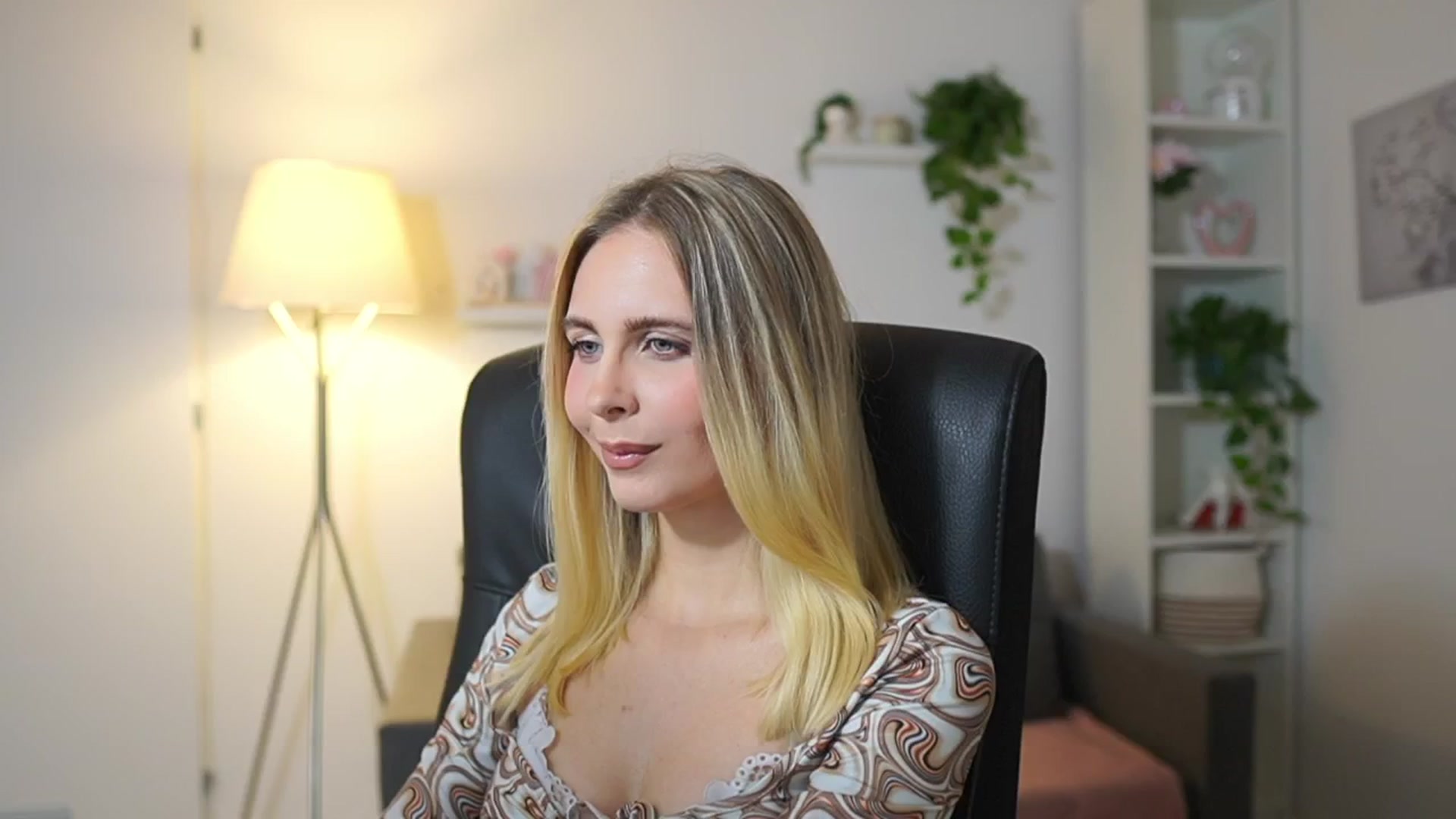 Gallery image thumbnail from Catecrago_'s myfreecams stream on, 11/17/2025, 18:55 image 6 of 20