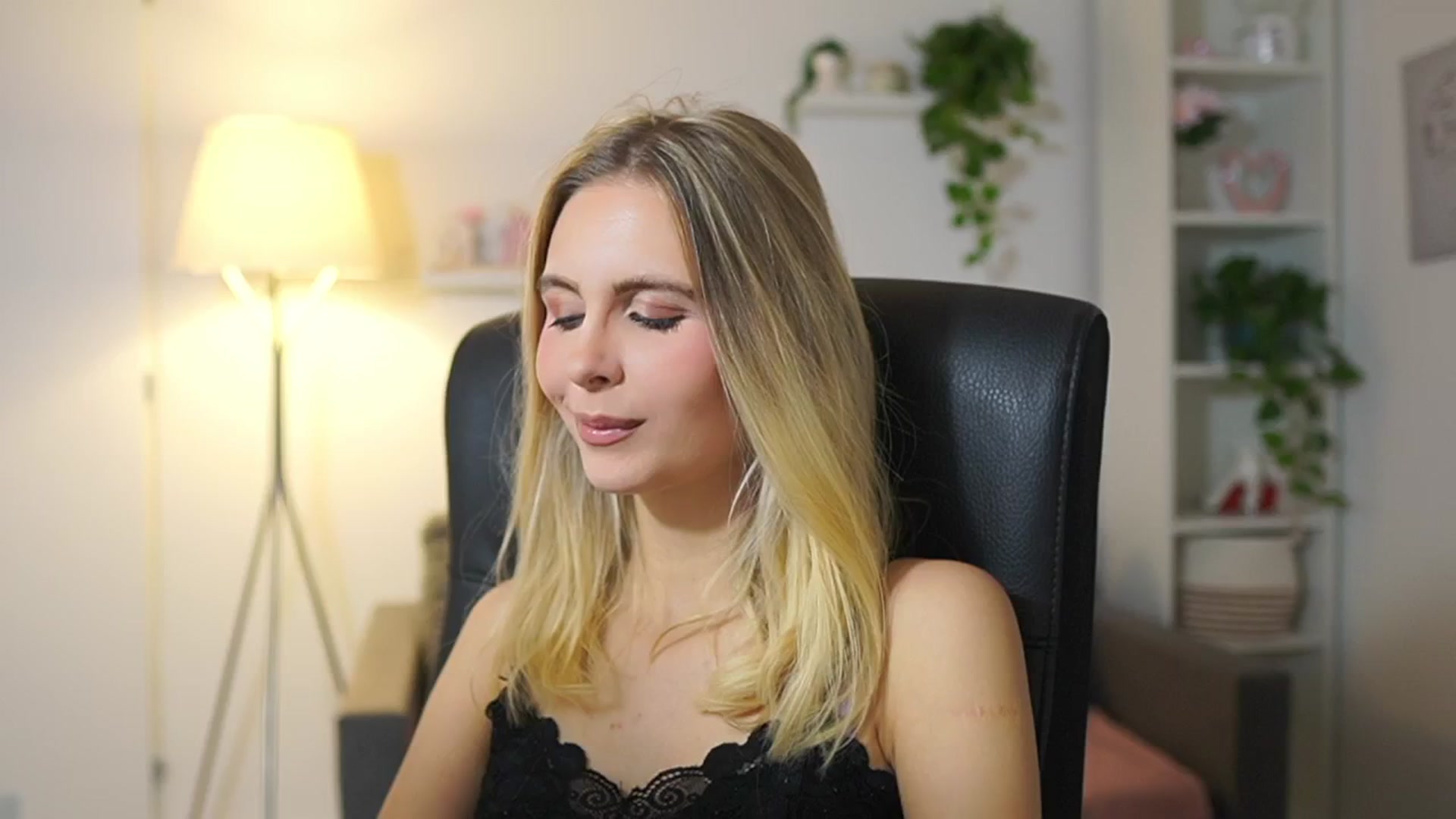 Gallery image thumbnail from Catecrago_'s myfreecams stream on, 11/19/2025, 09:36 image 11 of 20