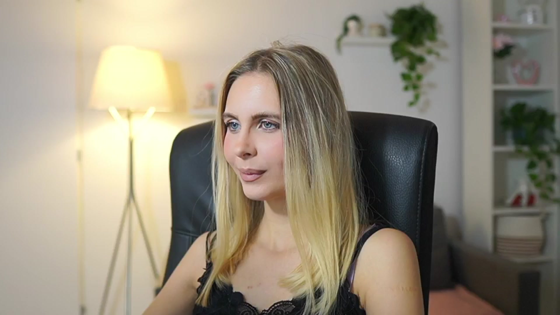 Gallery image thumbnail from Catecrago_'s myfreecams stream on, 11/19/2025, 13:40 image 8 of 20