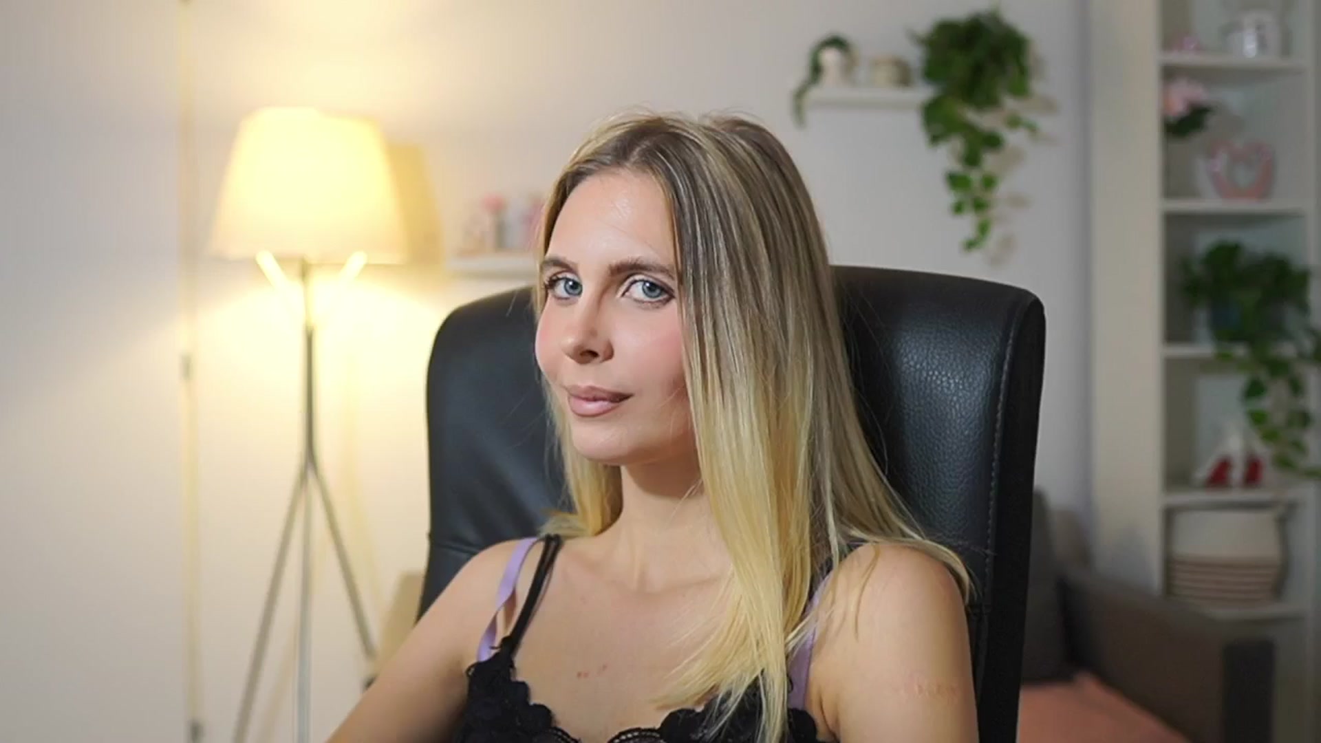 Gallery image thumbnail from Catecrago_'s myfreecams stream on, 11/19/2025, 13:57 image 18 of 20