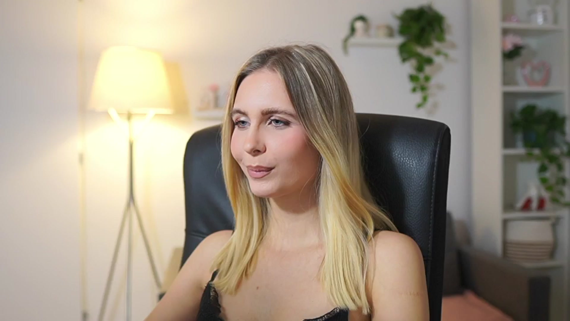 Gallery image thumbnail from Catecrago_'s myfreecams stream on, 11/24/2025, 16:55 image 18 of 20