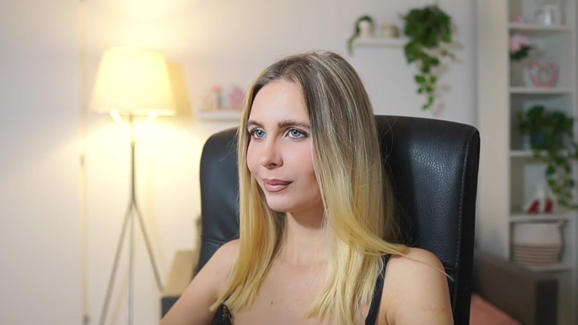 Gallery image thumbnail from Catecrago_'s myfreecams stream on, 11/24/2025, 16:55 image 5 of 20
