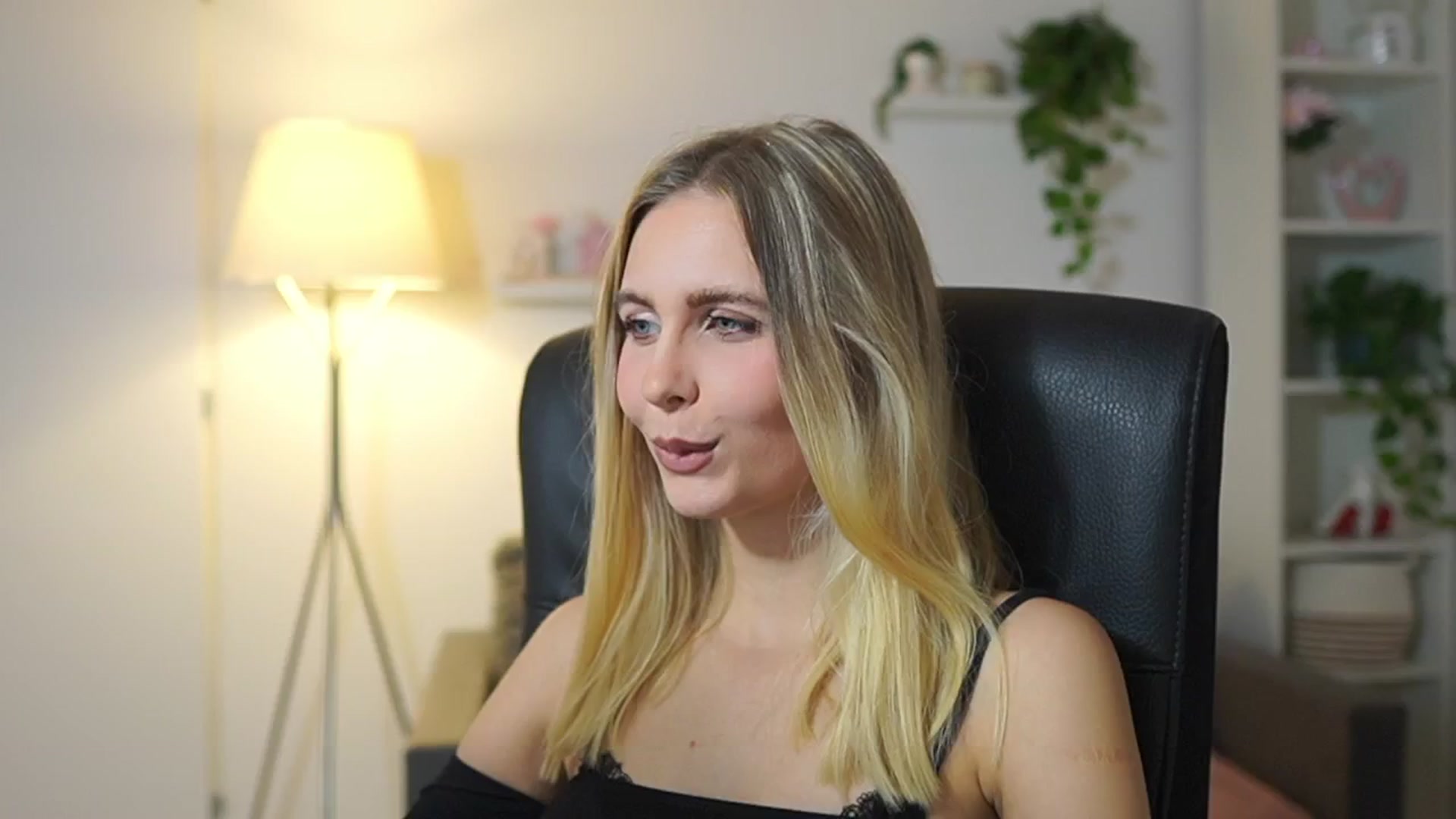 Gallery image thumbnail from Catecrago_'s myfreecams stream on, 11/24/2025, 16:55 image 2 of 20