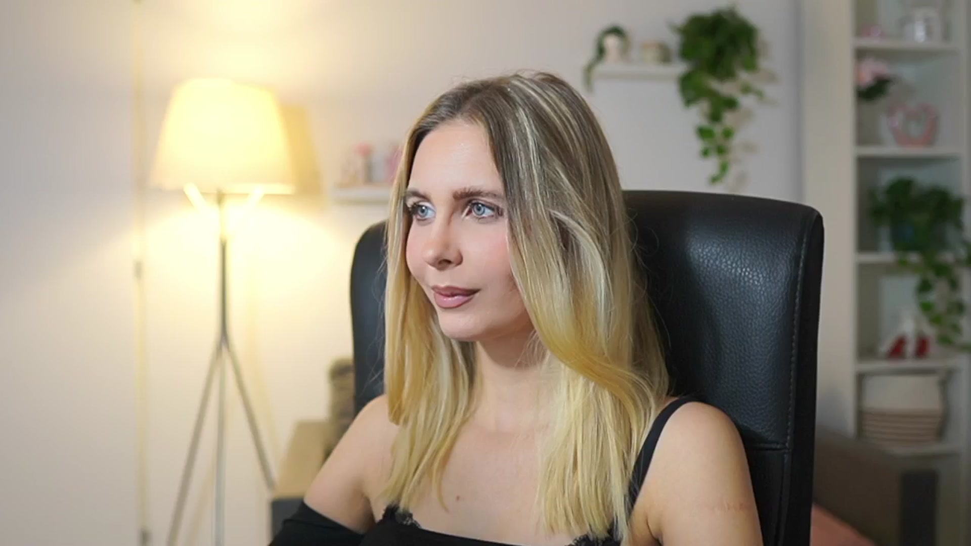 Gallery image thumbnail from Catecrago_'s myfreecams stream on, 11/24/2025, 16:55 image 1 of 20