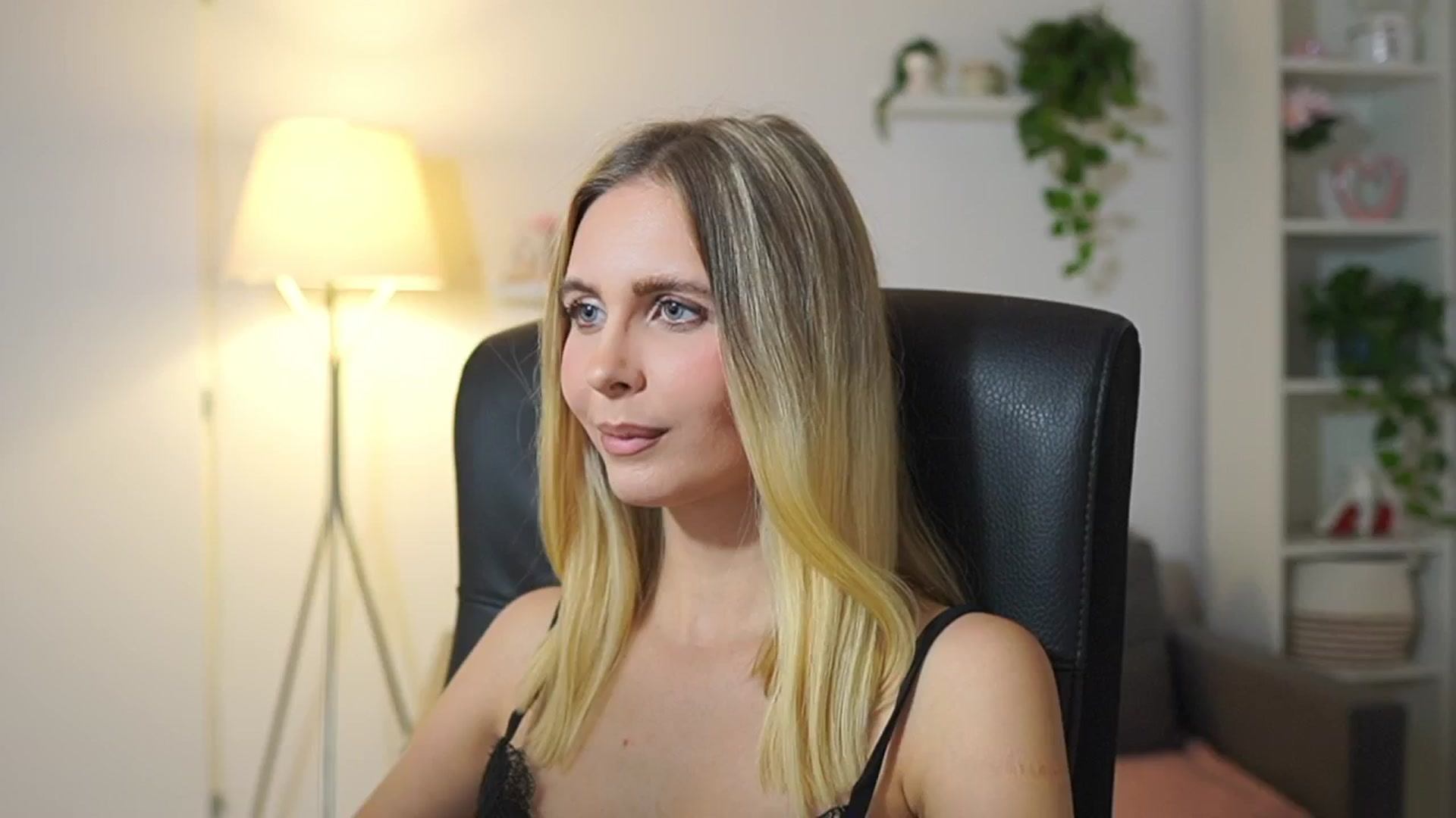 Gallery image thumbnail from Catecrago_'s myfreecams stream on, 11/24/2025, 17:56 image 8 of 20