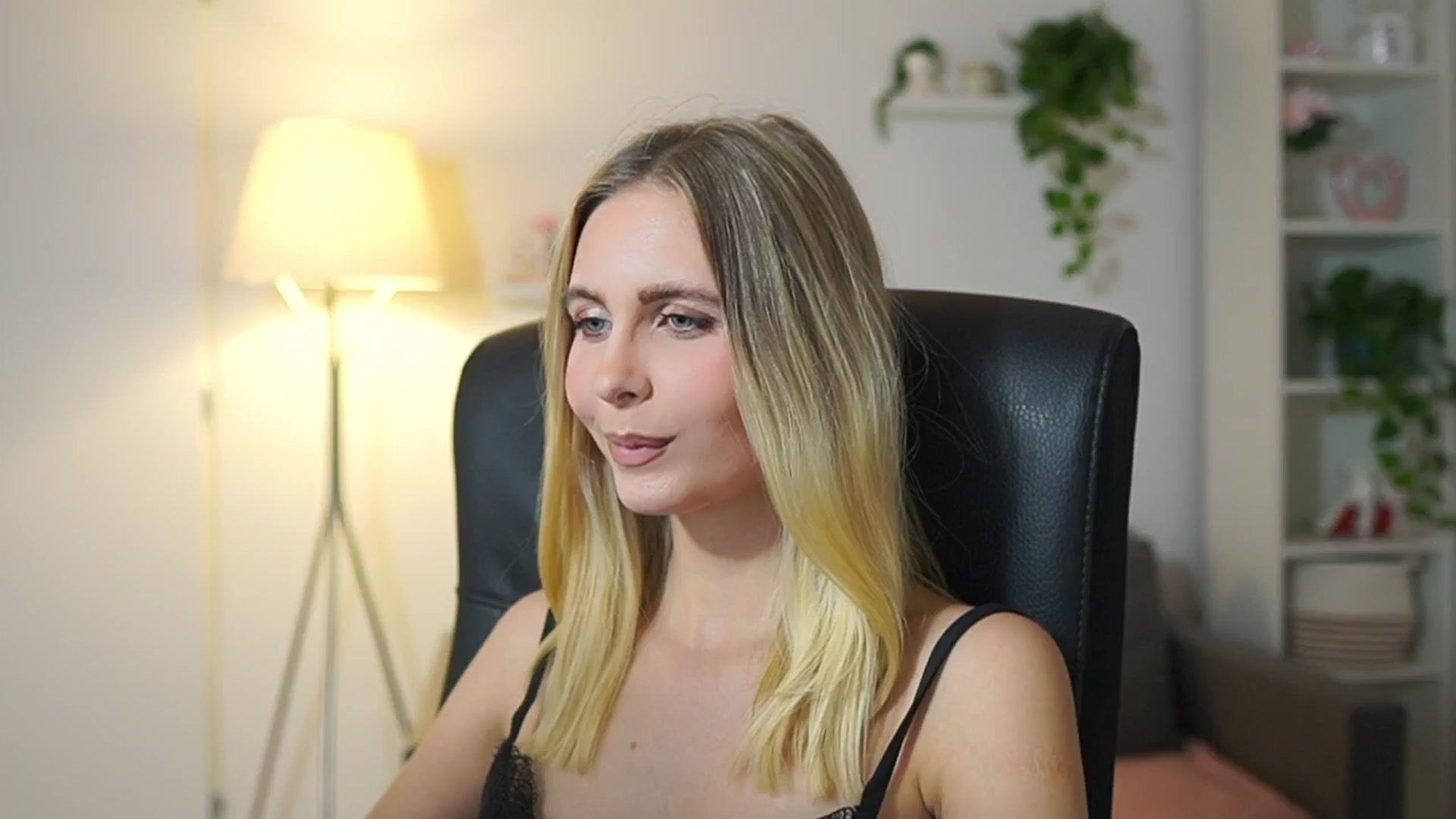 Gallery image thumbnail from Catecrago_'s myfreecams stream on, 11/24/2025, 17:56 image 16 of 20