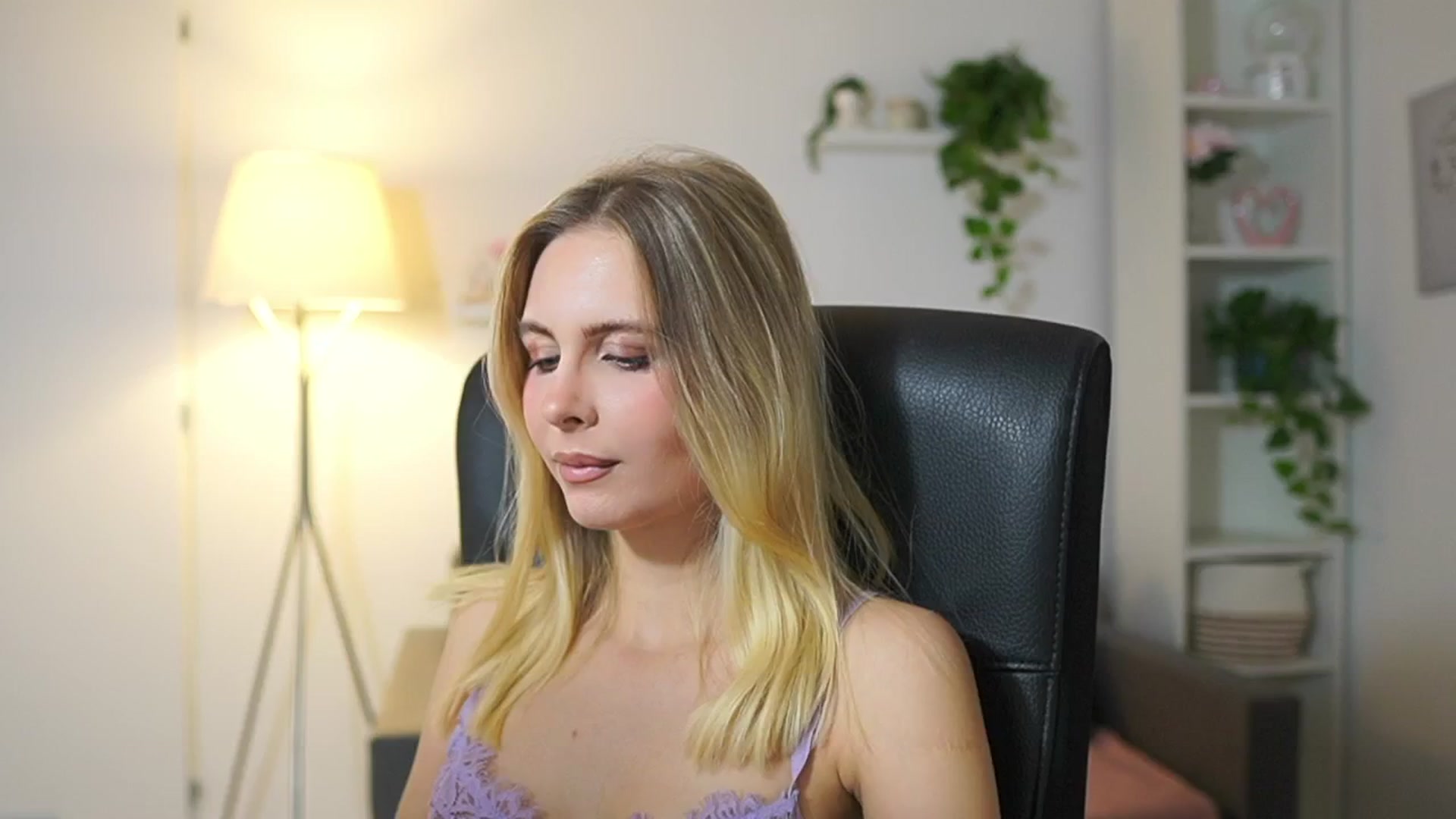 Gallery image thumbnail from Catecrago_'s myfreecams stream on, 11/25/2025, 12:27 image 19 of 20